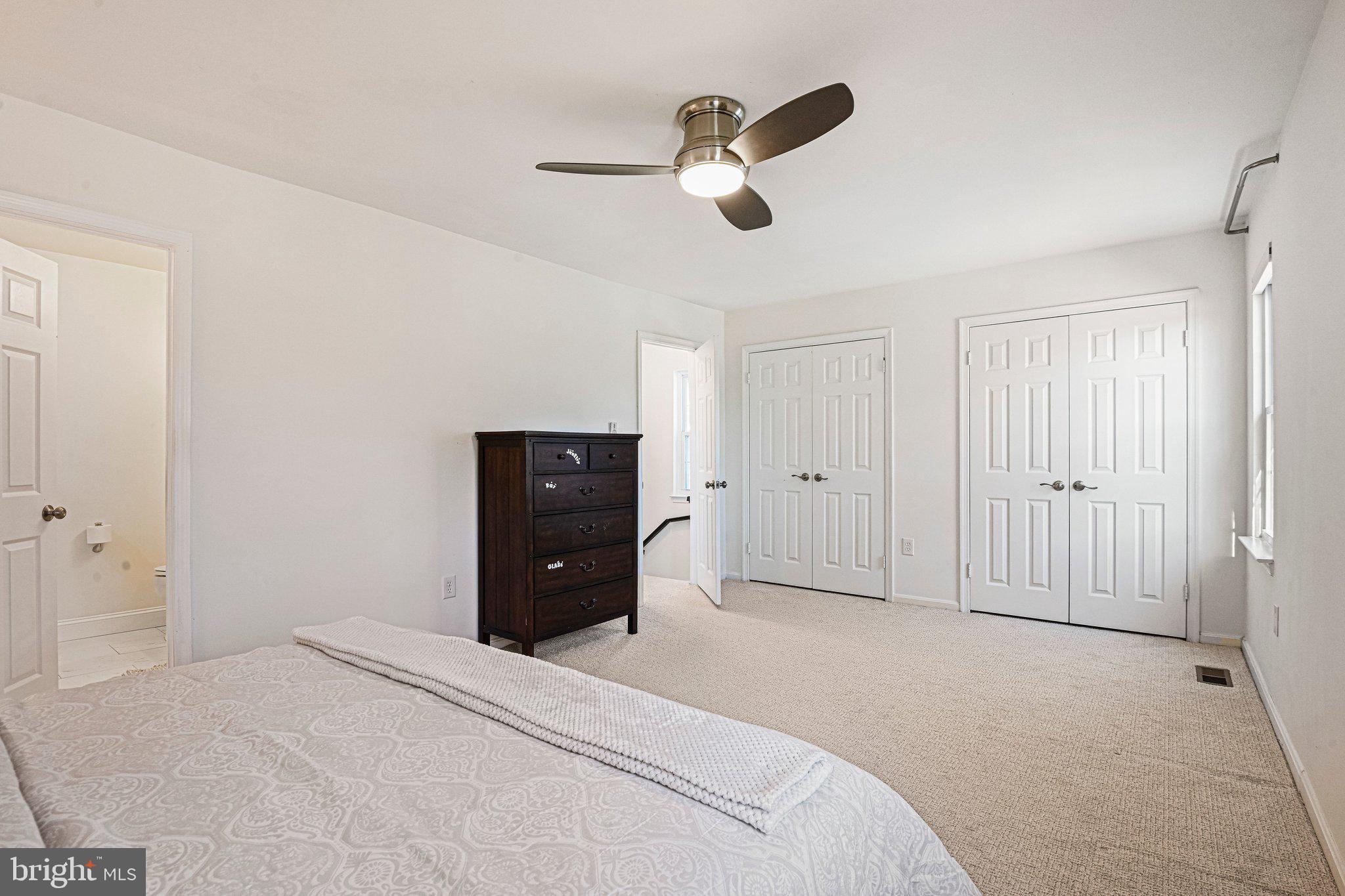 OAKTON VILLAGE - Residential