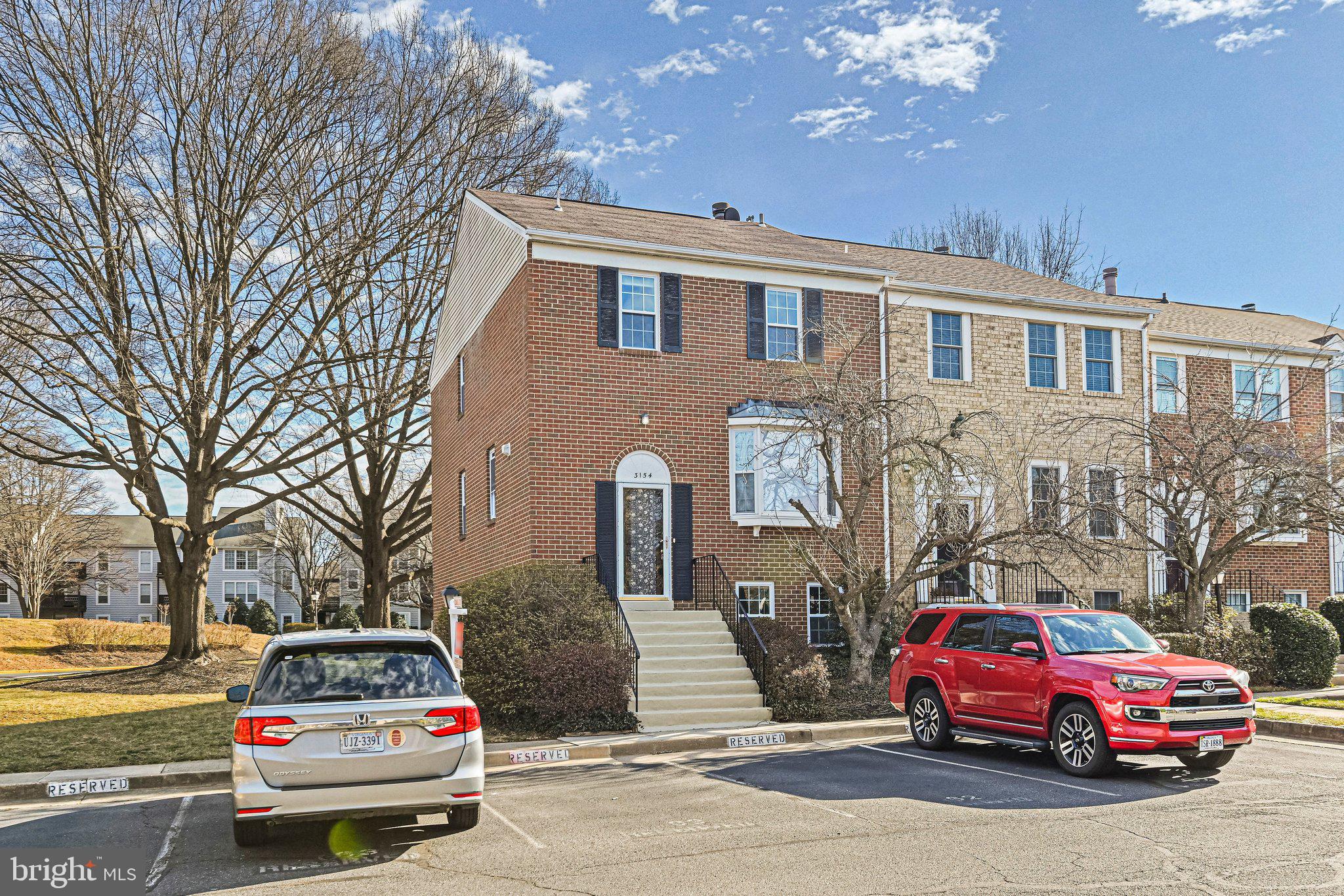 OAKTON VILLAGE - Residential