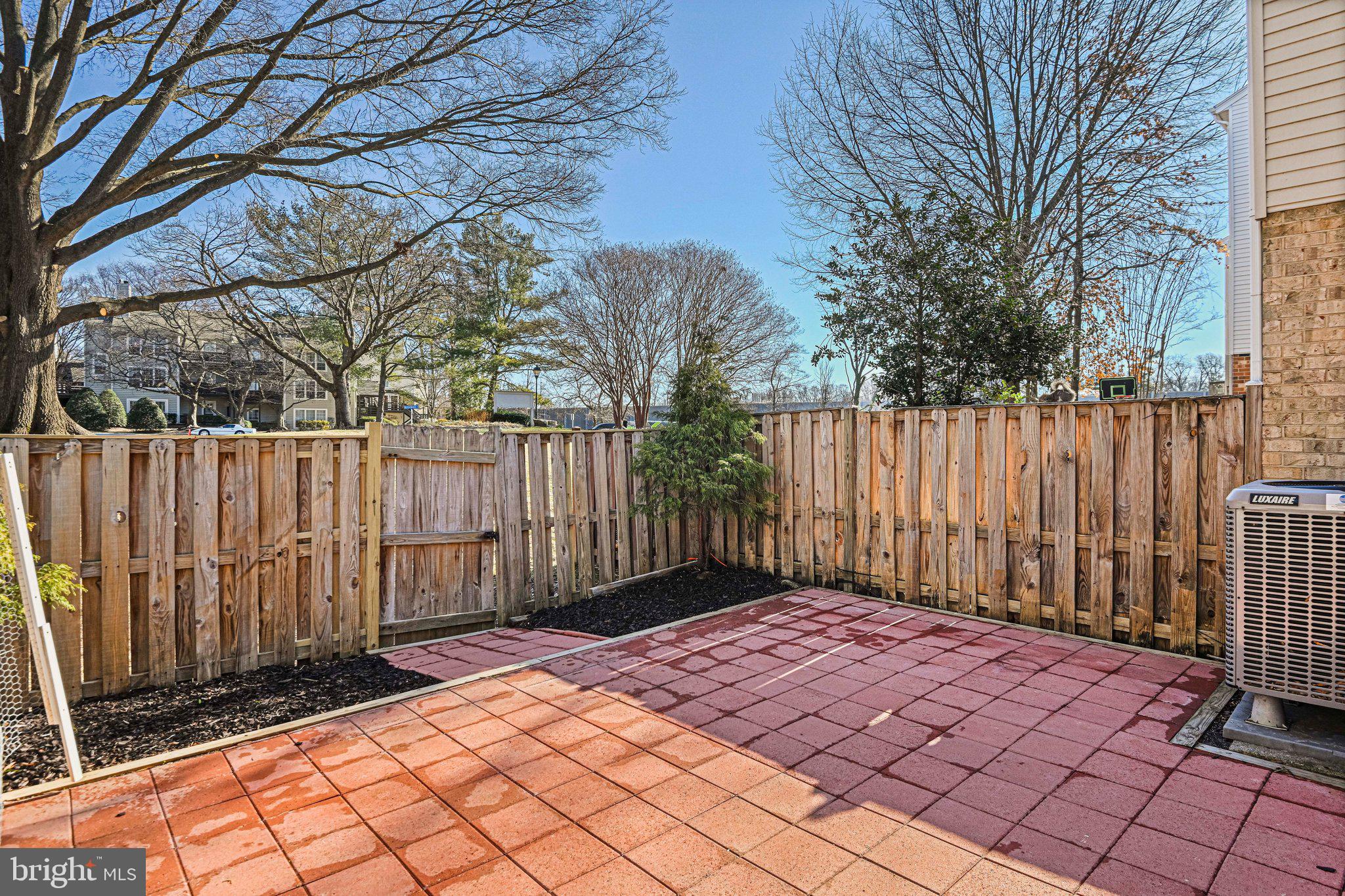 OAKTON VILLAGE - Residential