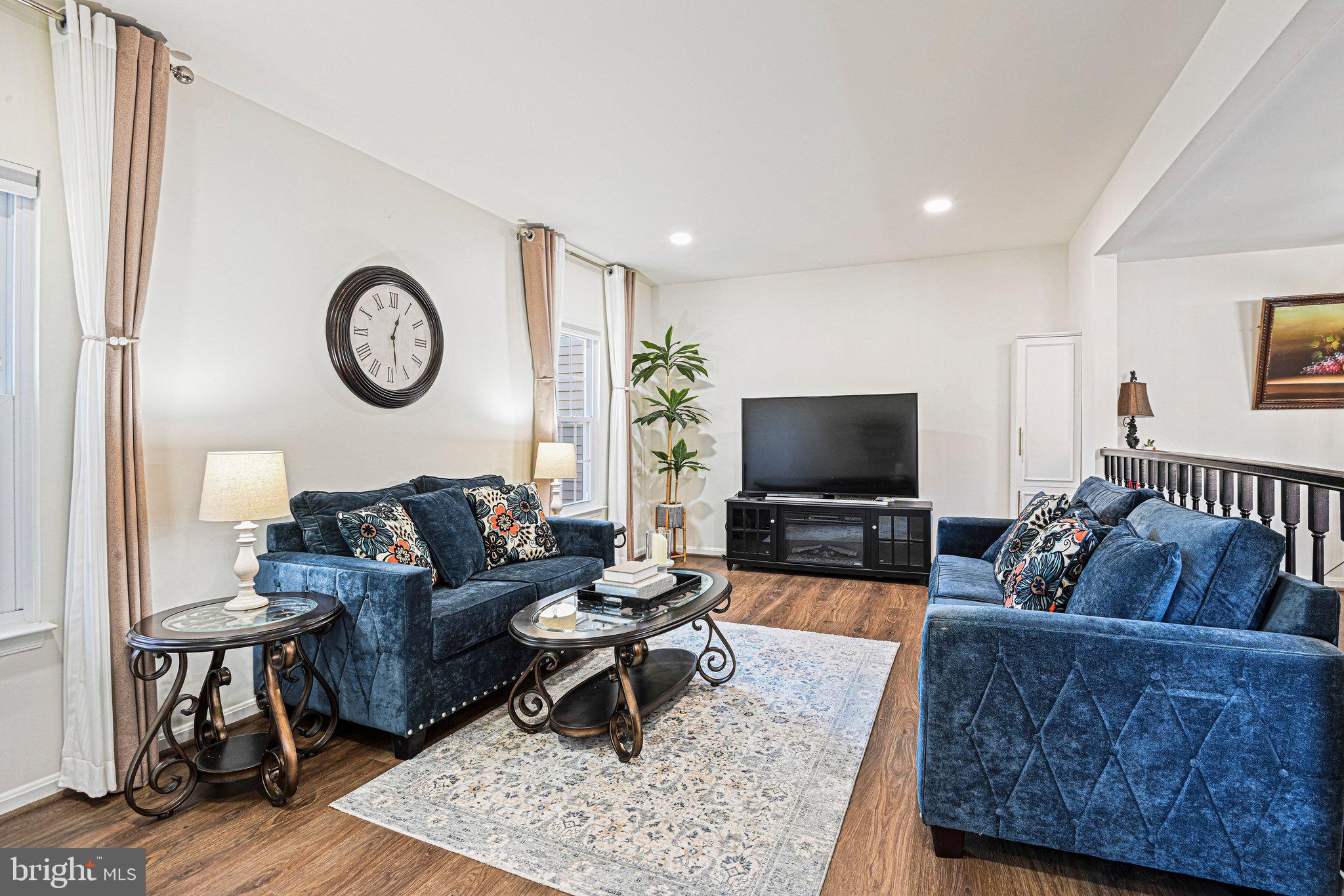 OAKTON VILLAGE - Residential