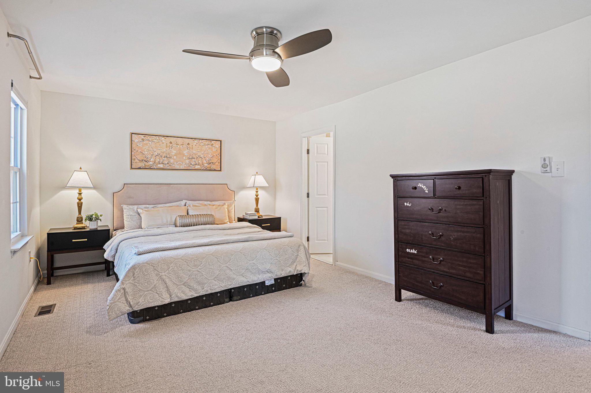 OAKTON VILLAGE - Residential