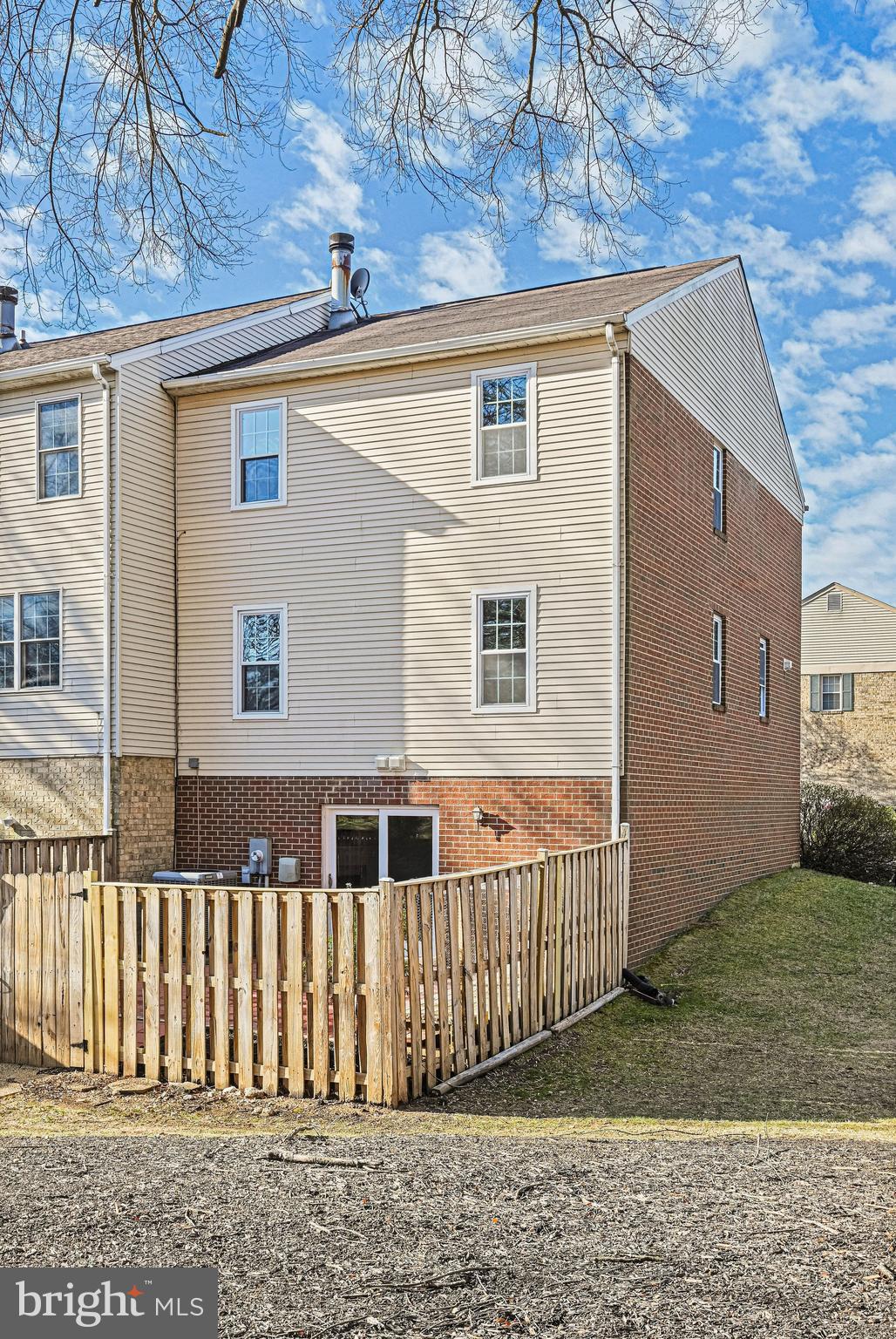 OAKTON VILLAGE - Residential