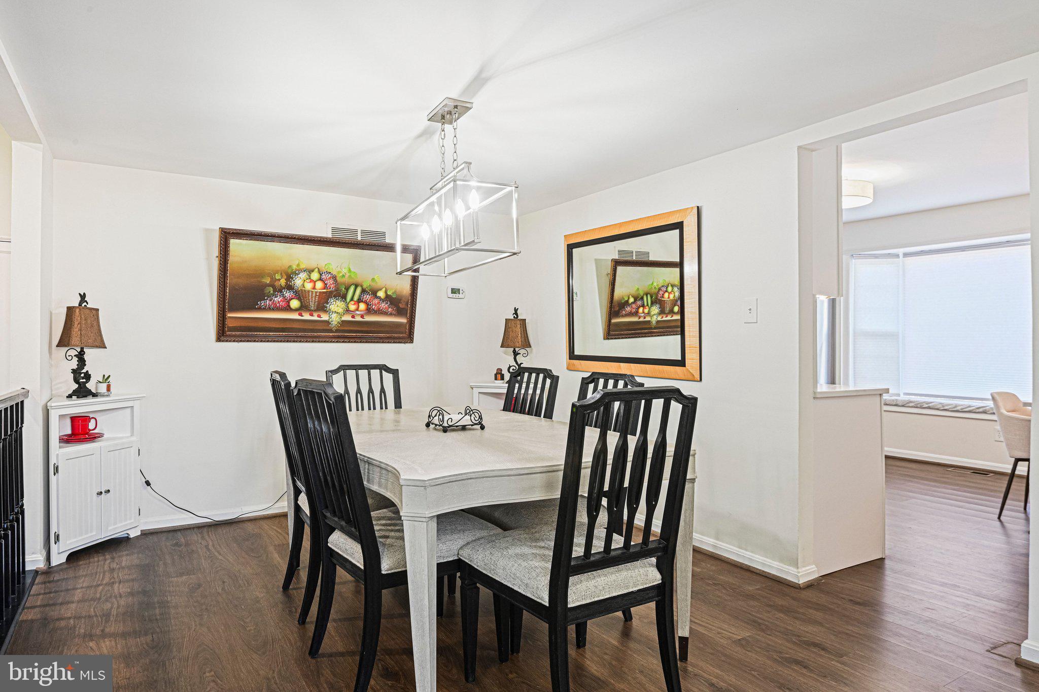 OAKTON VILLAGE - Residential