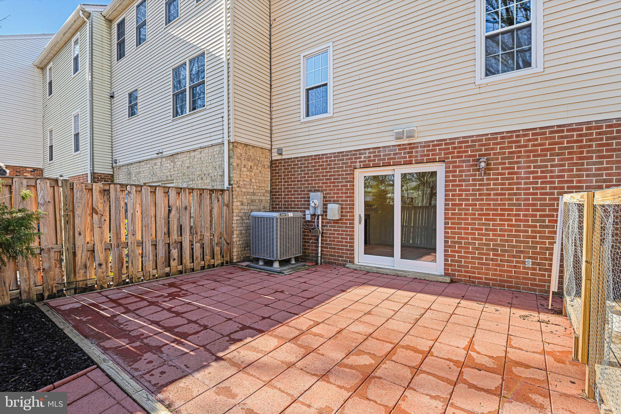 OAKTON VILLAGE - Residential