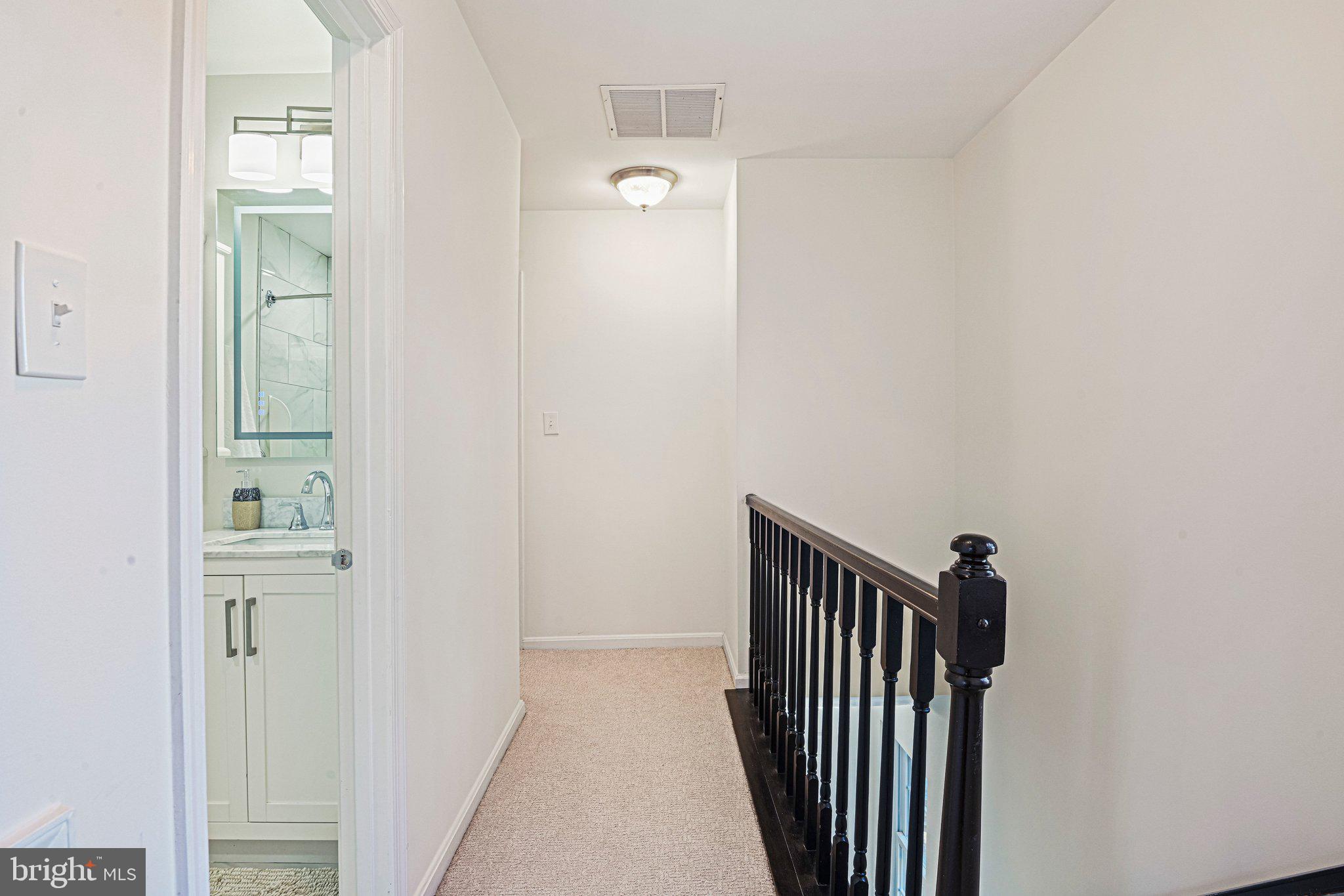 OAKTON VILLAGE - Residential