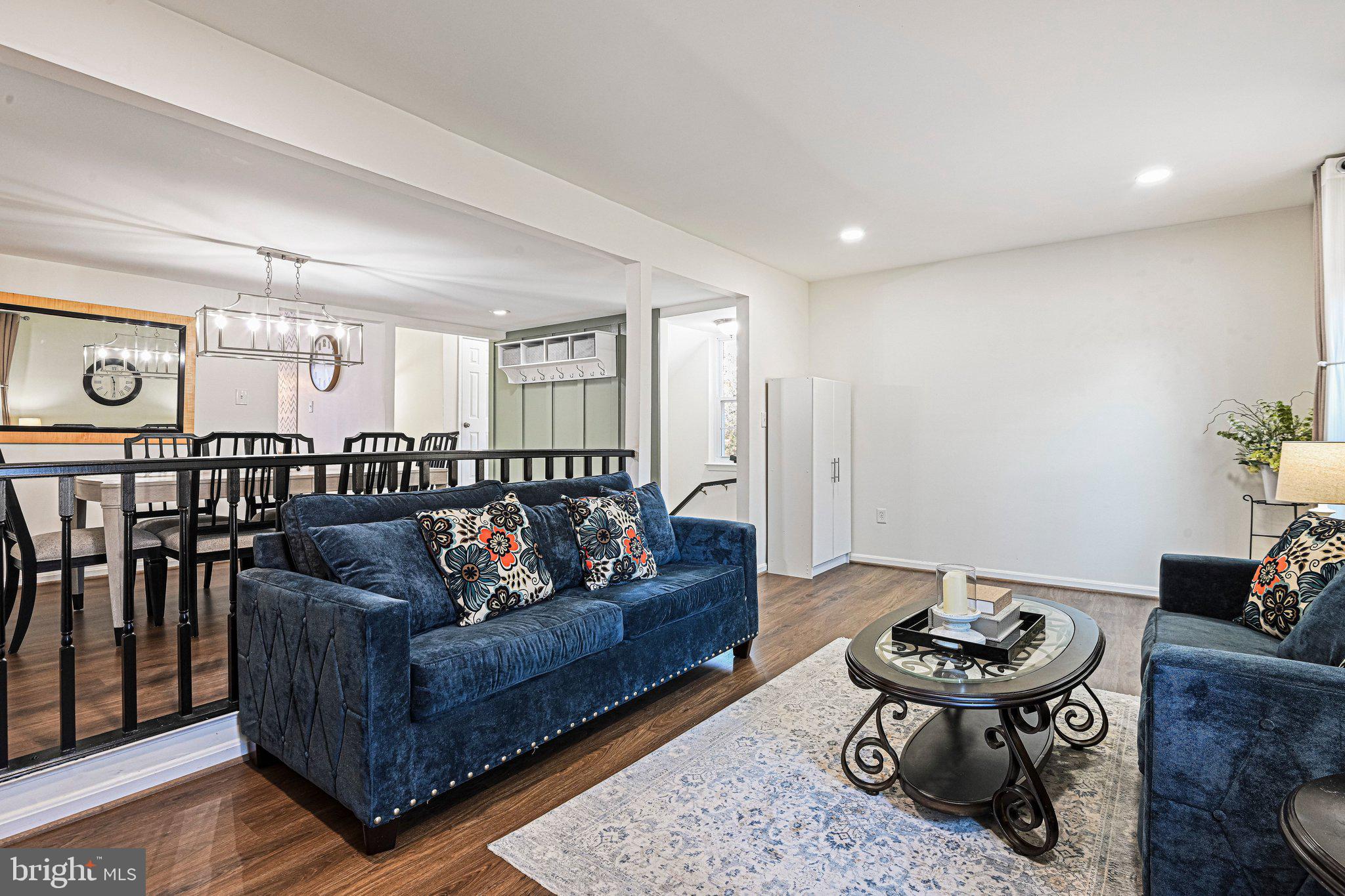 OAKTON VILLAGE - Residential