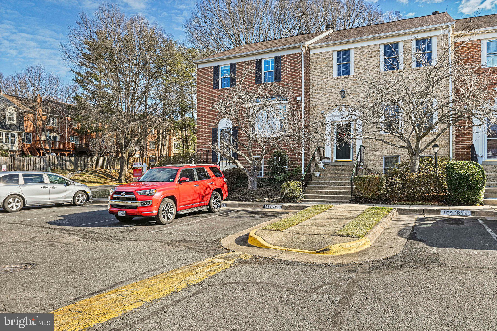 OAKTON VILLAGE - Residential