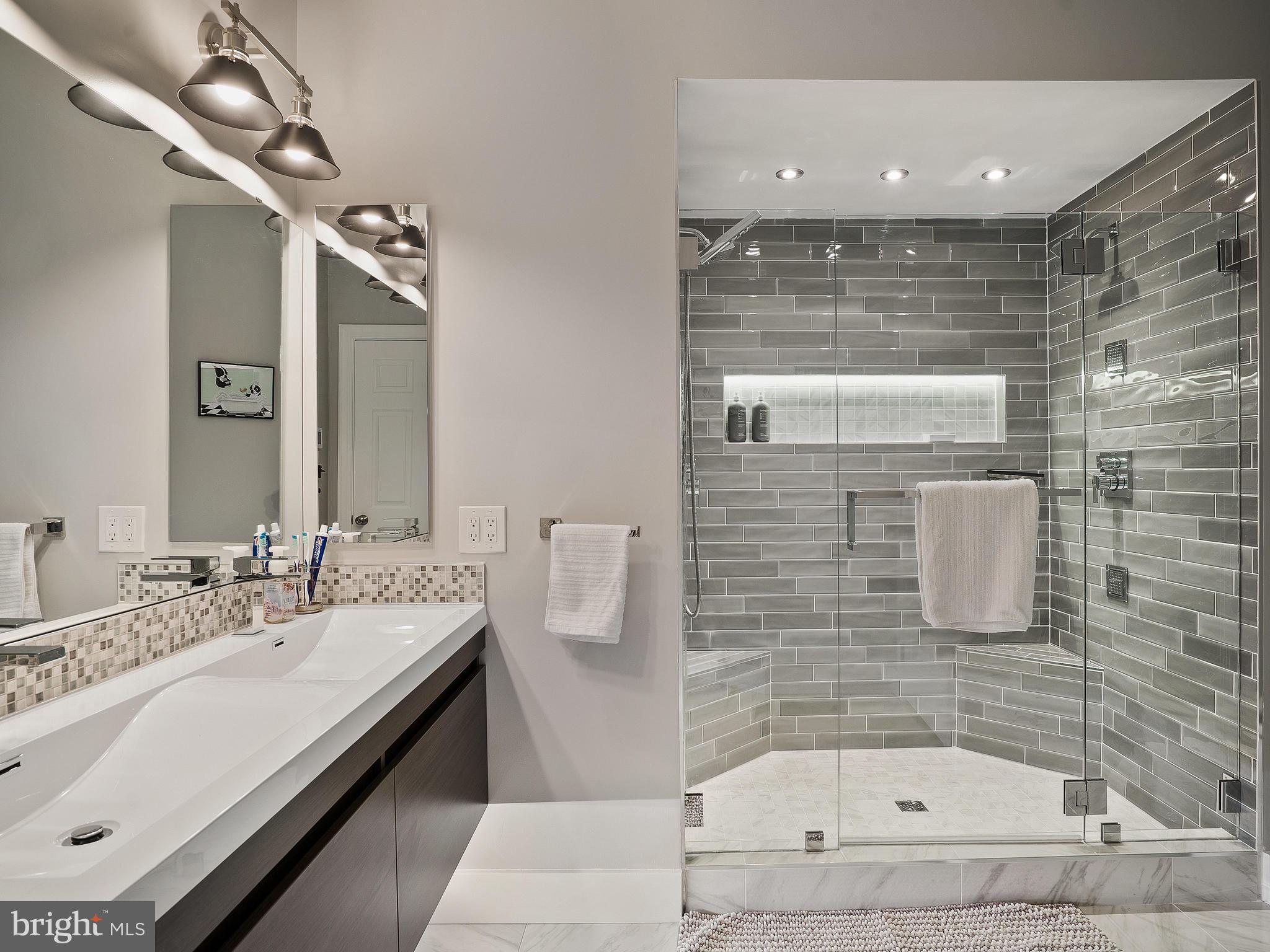 HIDDEN CREEK - Residential