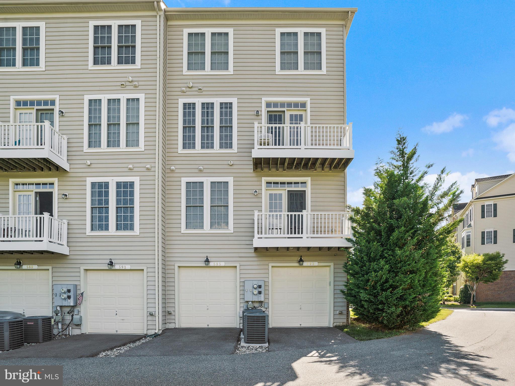 HIDDEN CREEK - Residential