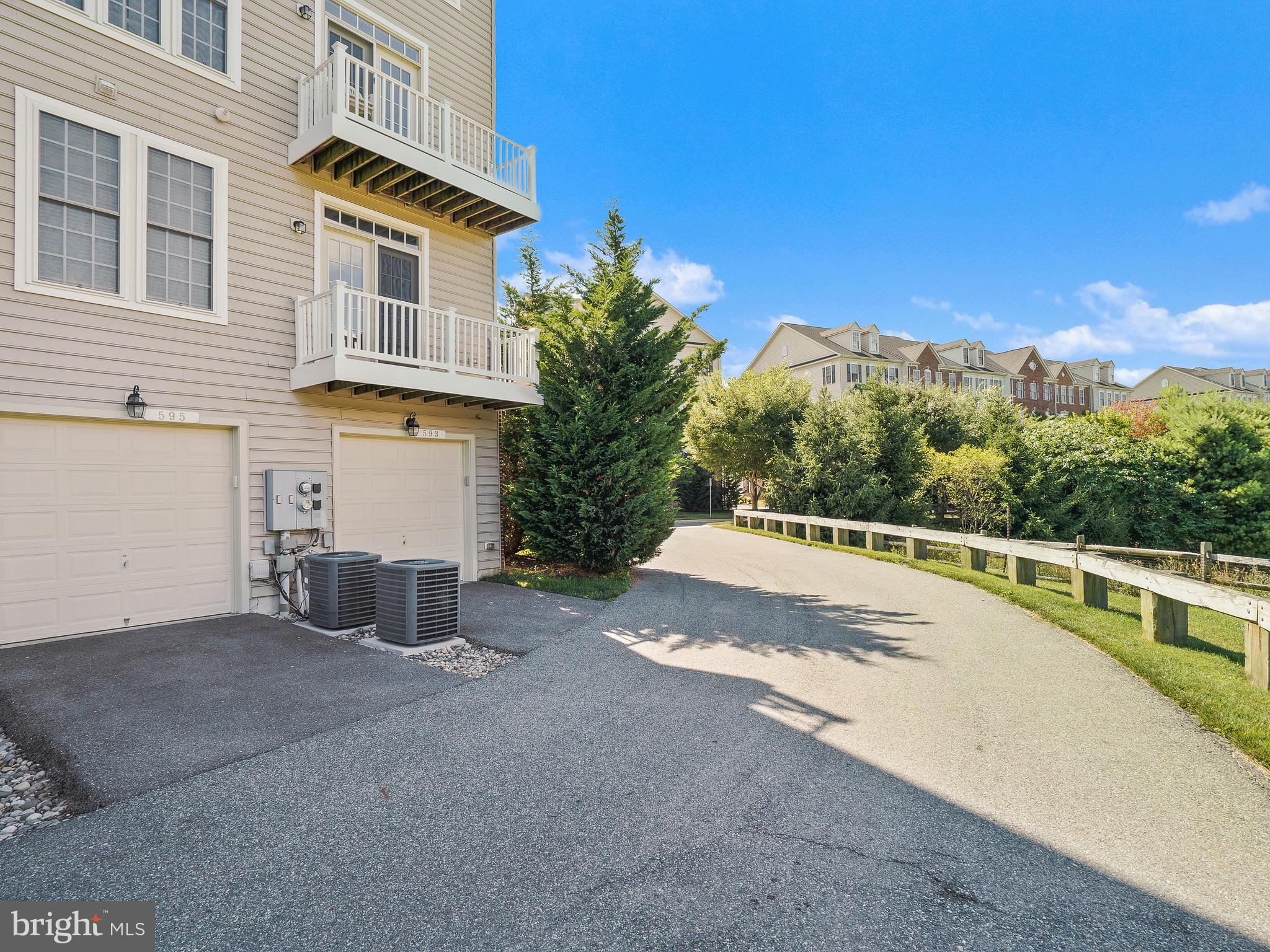 HIDDEN CREEK - Residential