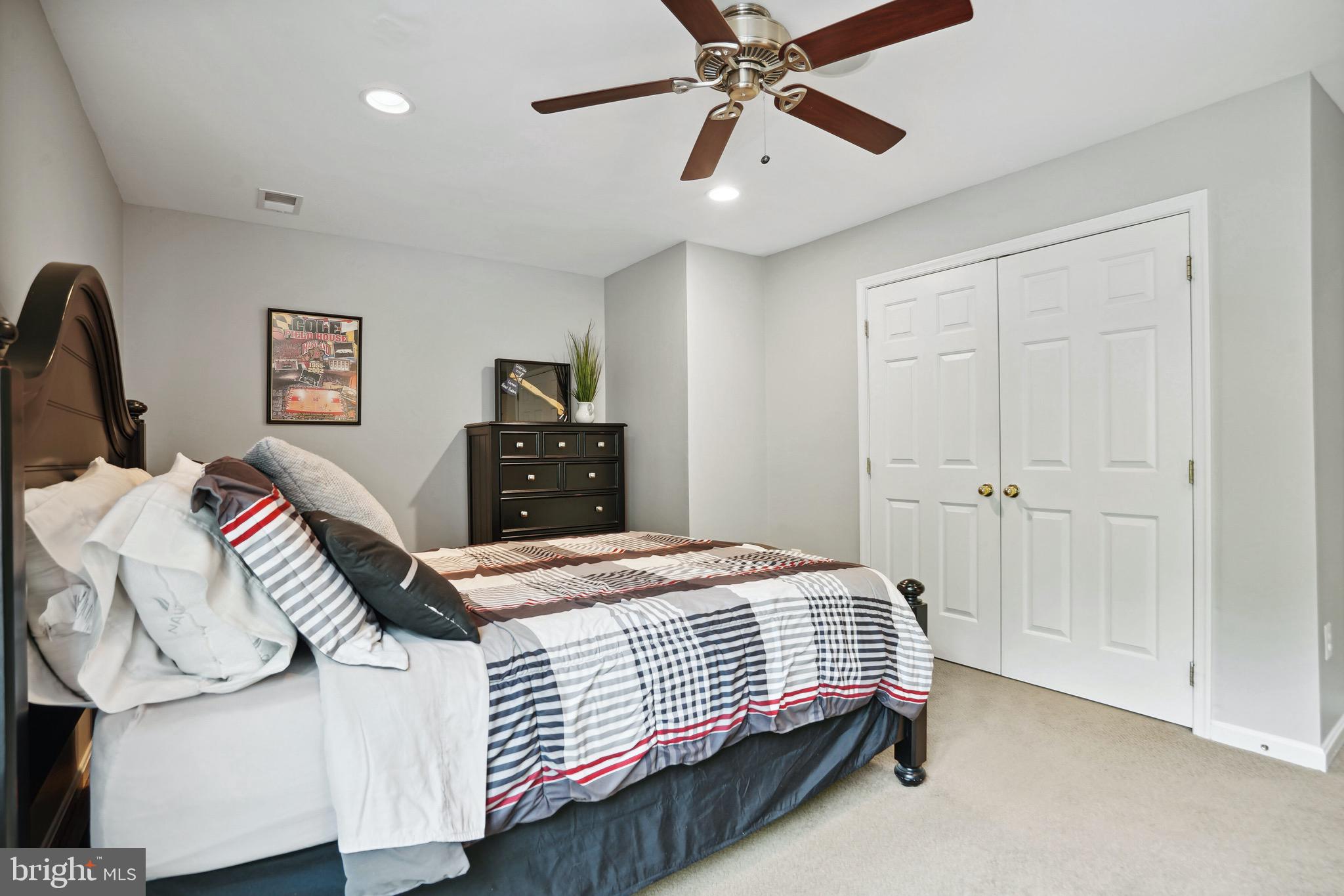 WILLOWS OF POTOMAC - Residential