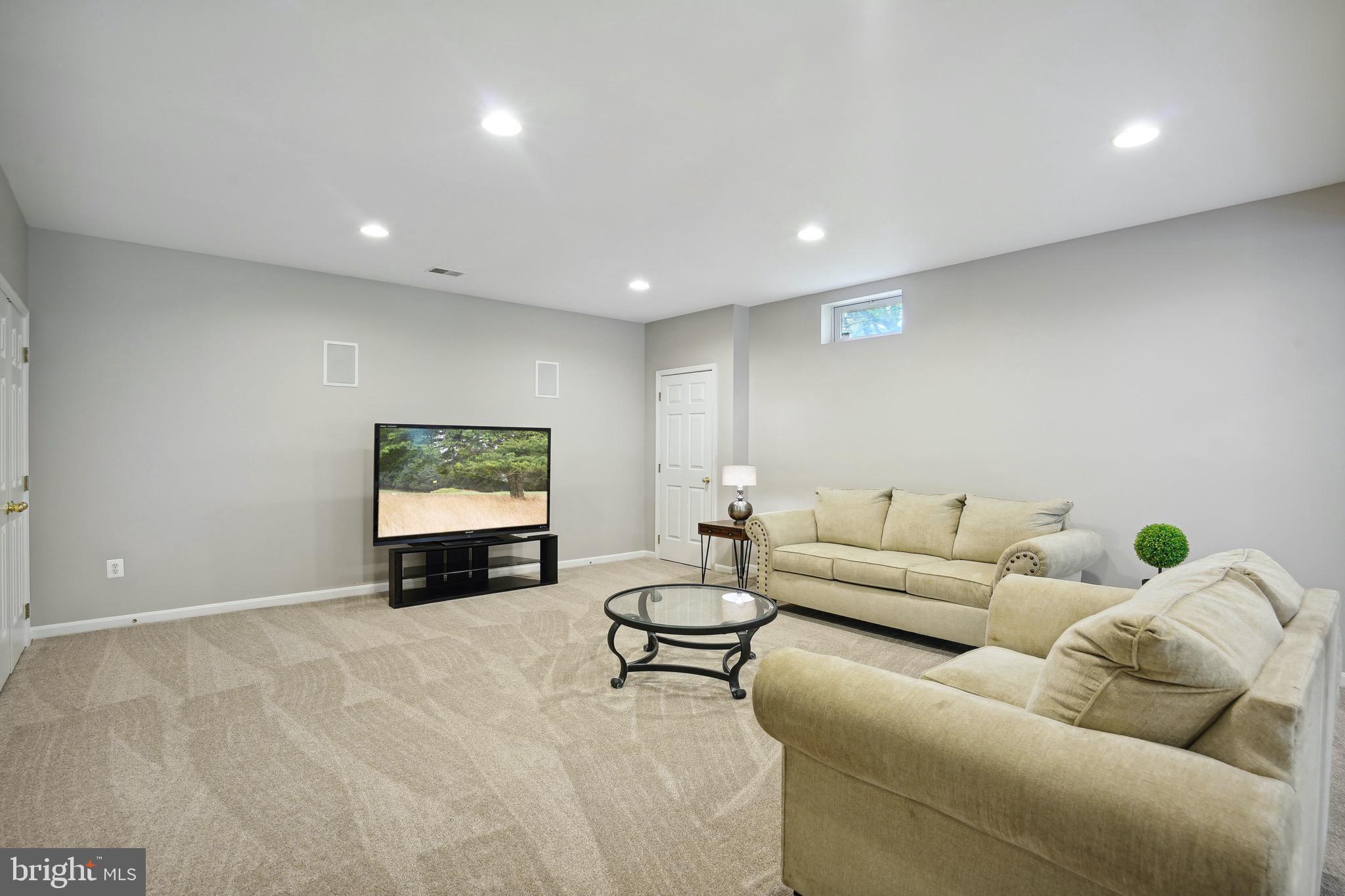 WILLOWS OF POTOMAC - Residential