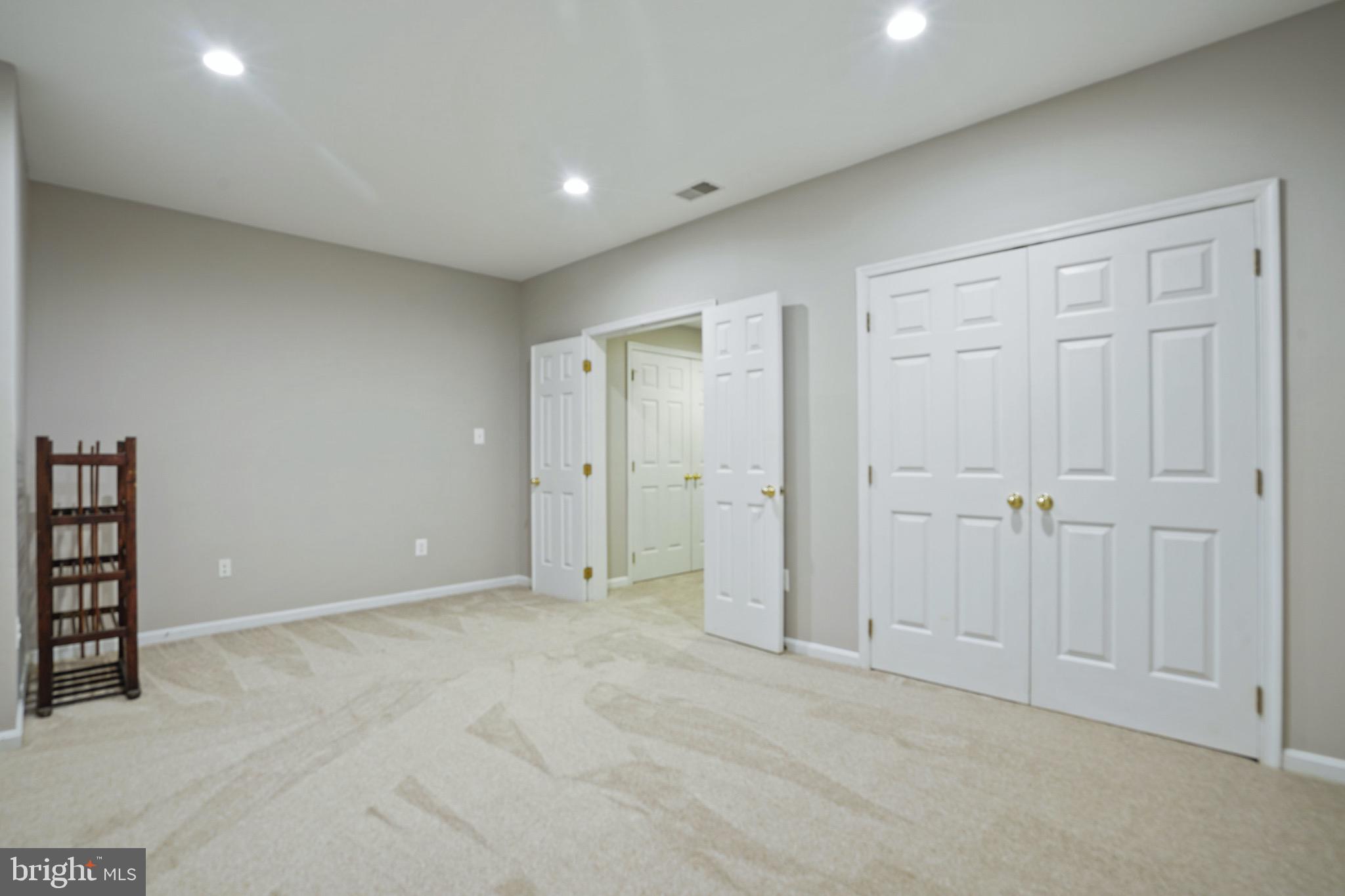 WILLOWS OF POTOMAC - Residential