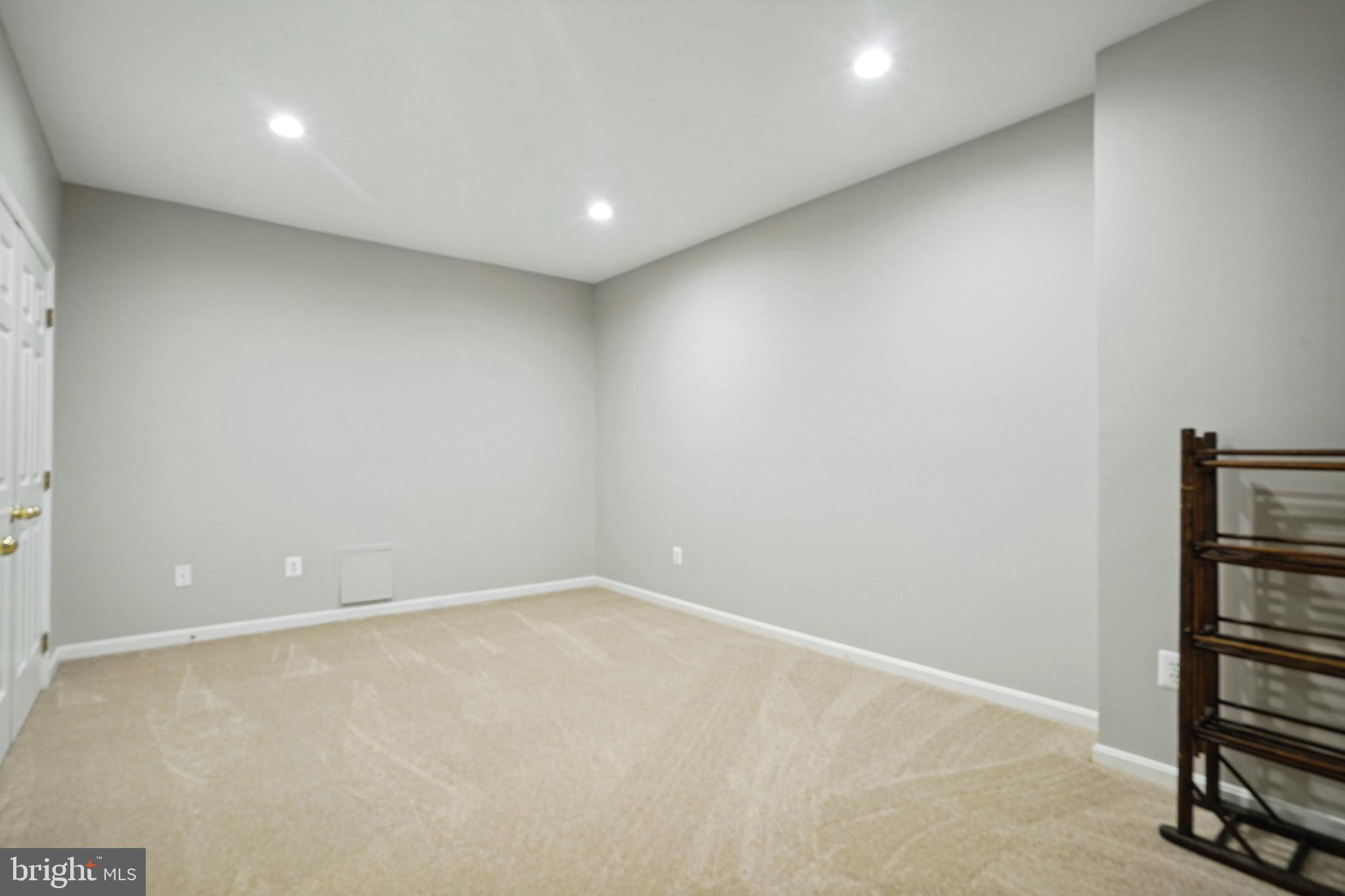 WILLOWS OF POTOMAC - Residential