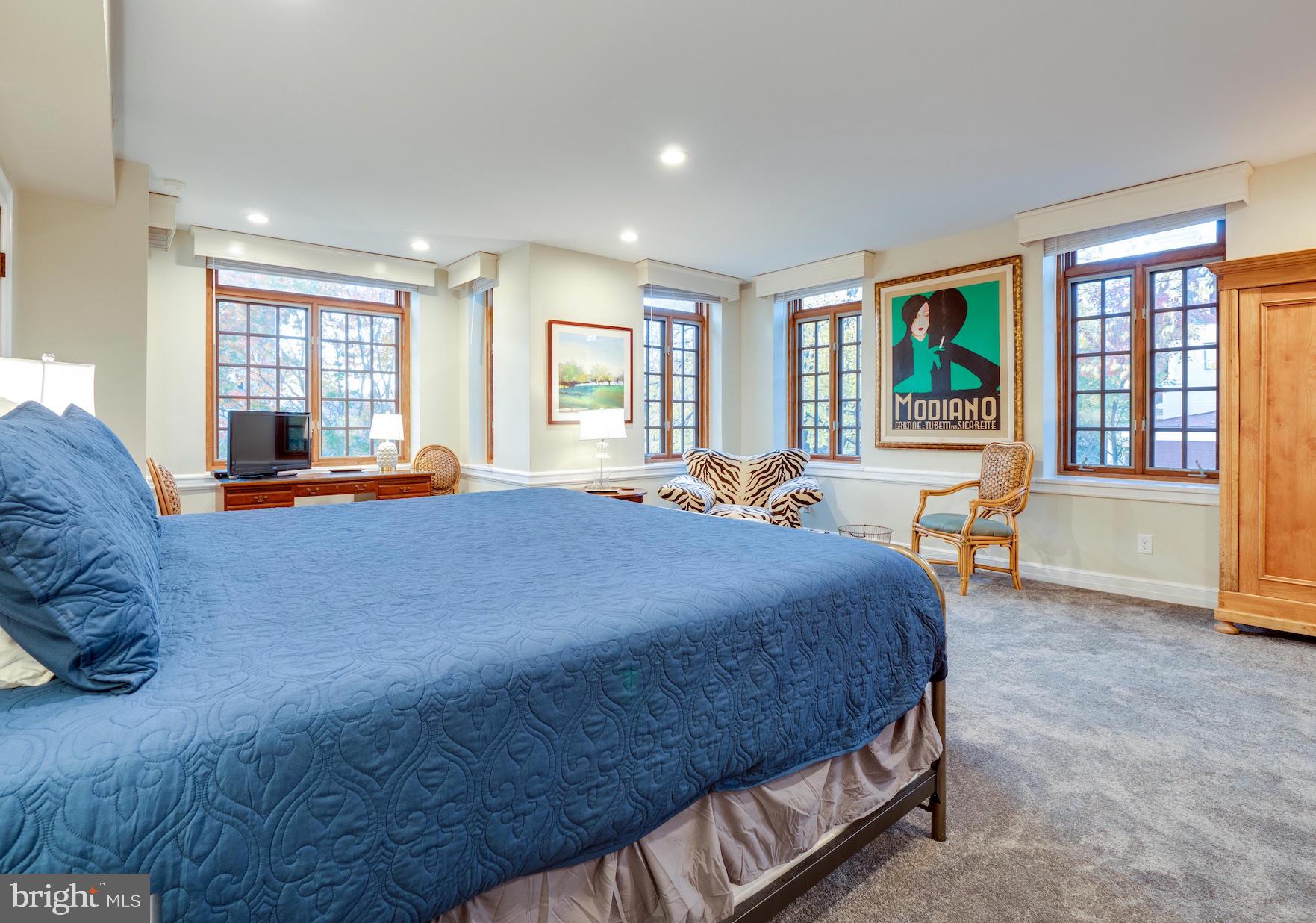 LOGAN CIRCLE - Residential