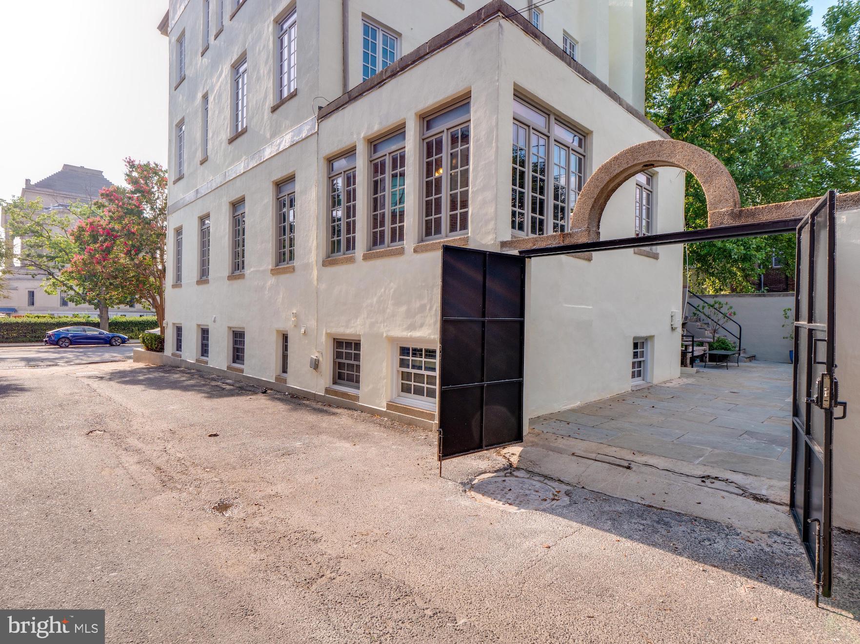 LOGAN CIRCLE - Residential