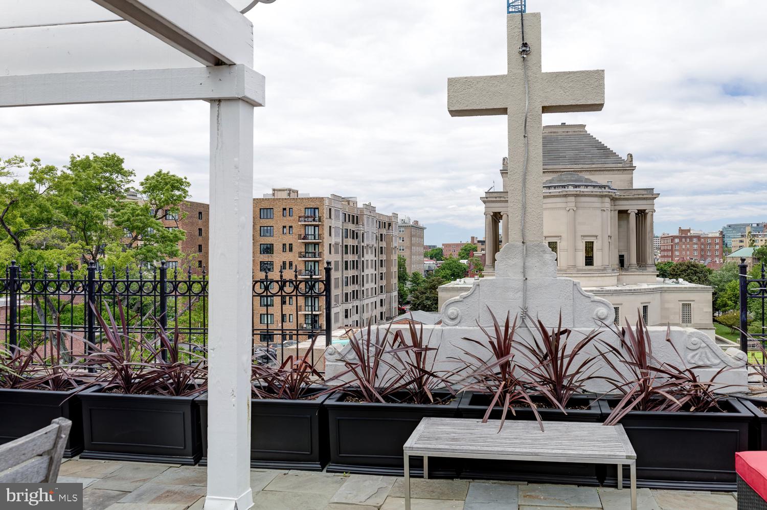 LOGAN CIRCLE - Residential