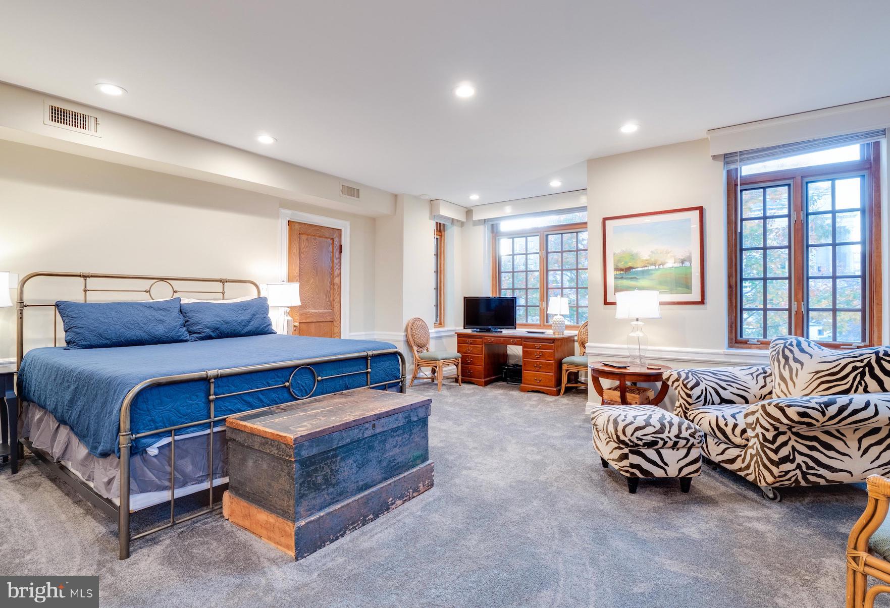 LOGAN CIRCLE - Residential