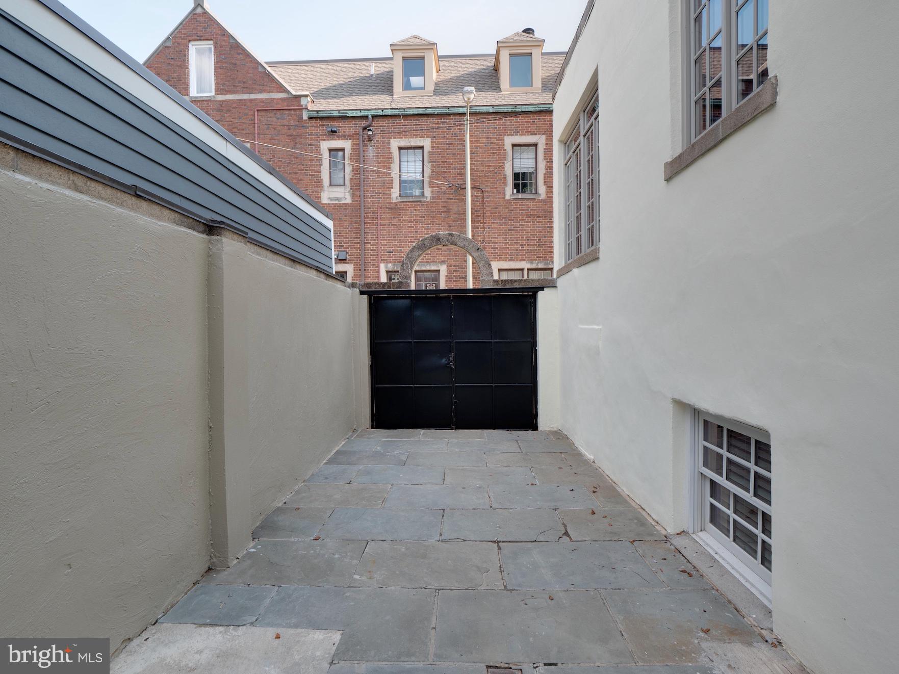 LOGAN CIRCLE - Residential