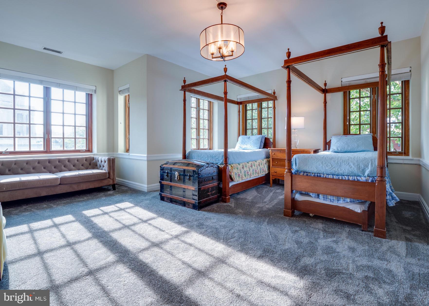 LOGAN CIRCLE - Residential