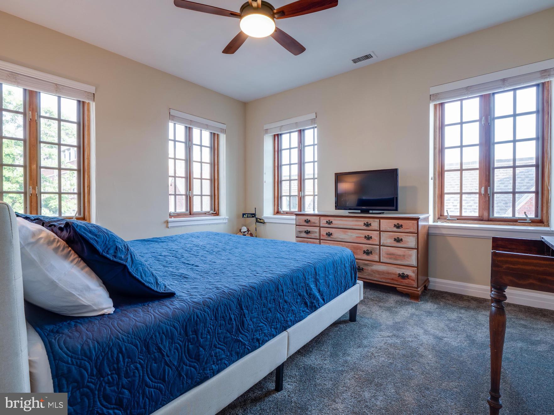 LOGAN CIRCLE - Residential