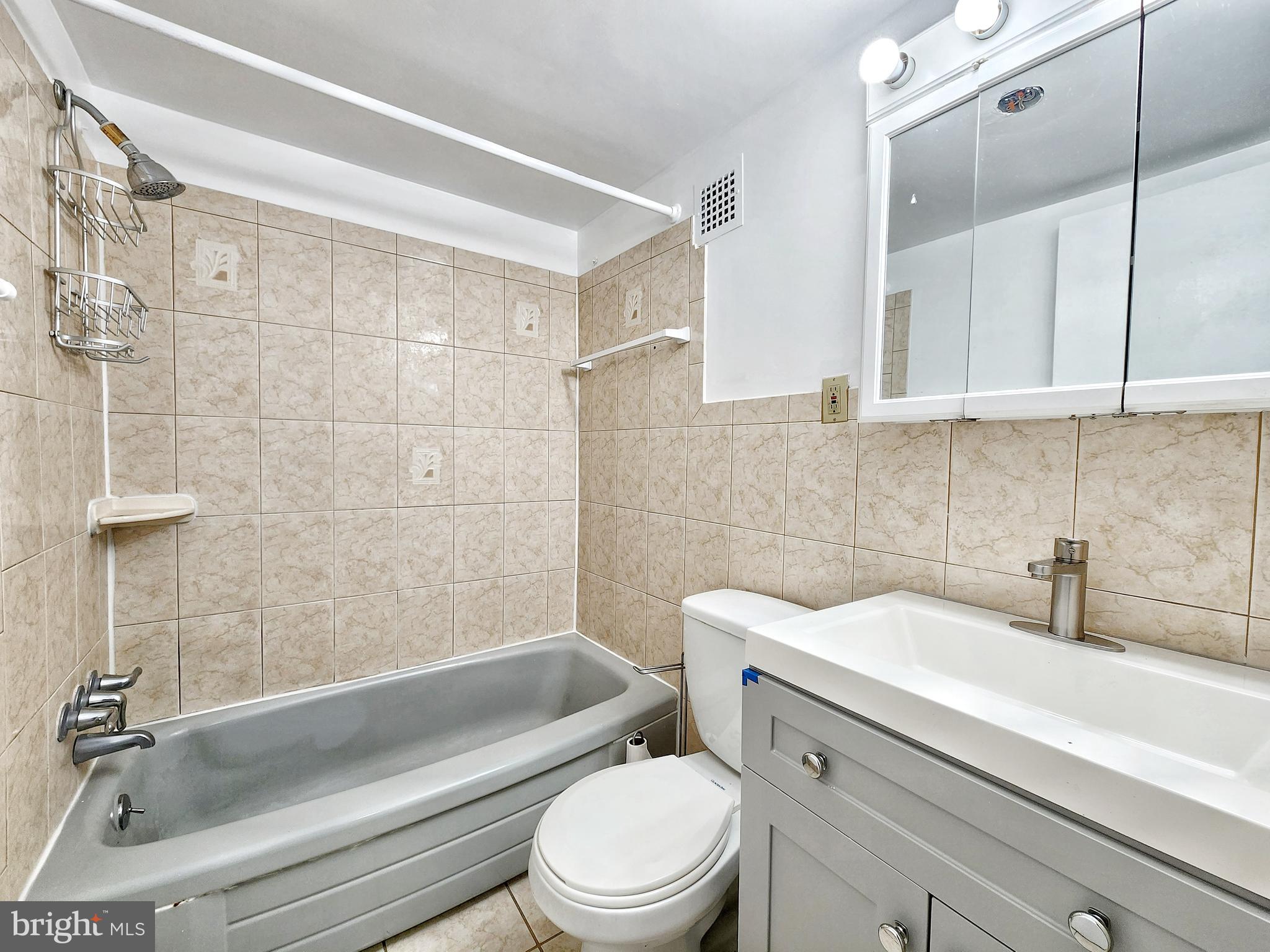 IVYMOUNT COURT - Residential Lease