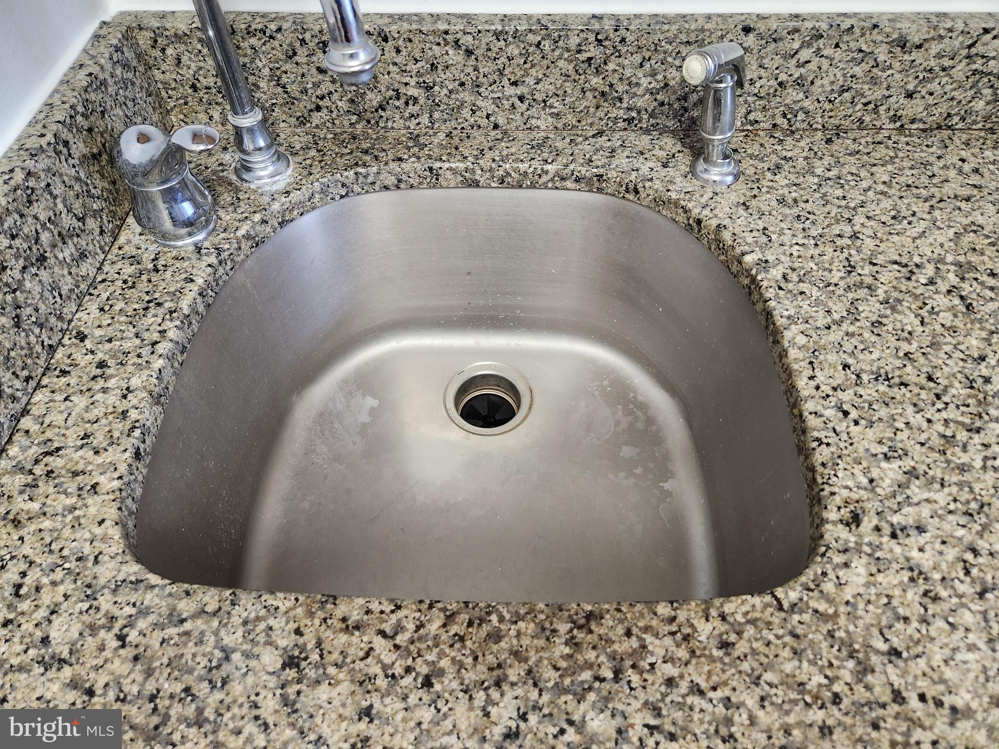 IVYMOUNT COURT - Residential Lease