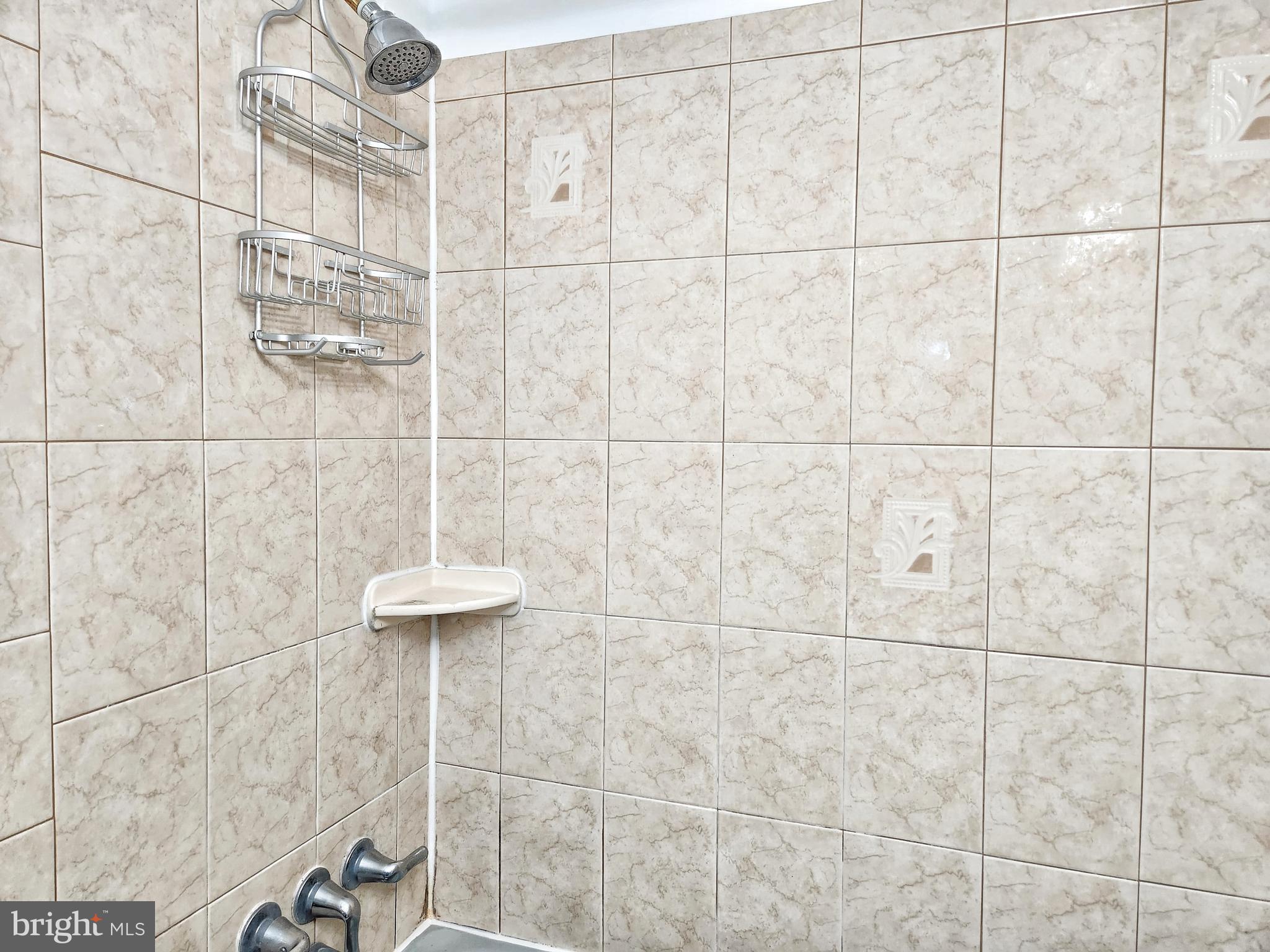 IVYMOUNT COURT - Residential Lease