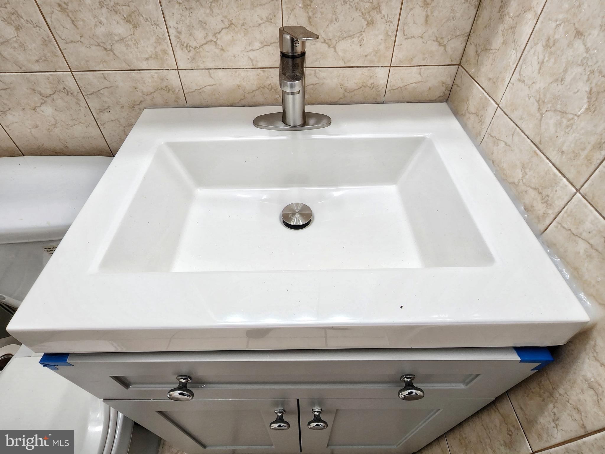 IVYMOUNT COURT - Residential Lease