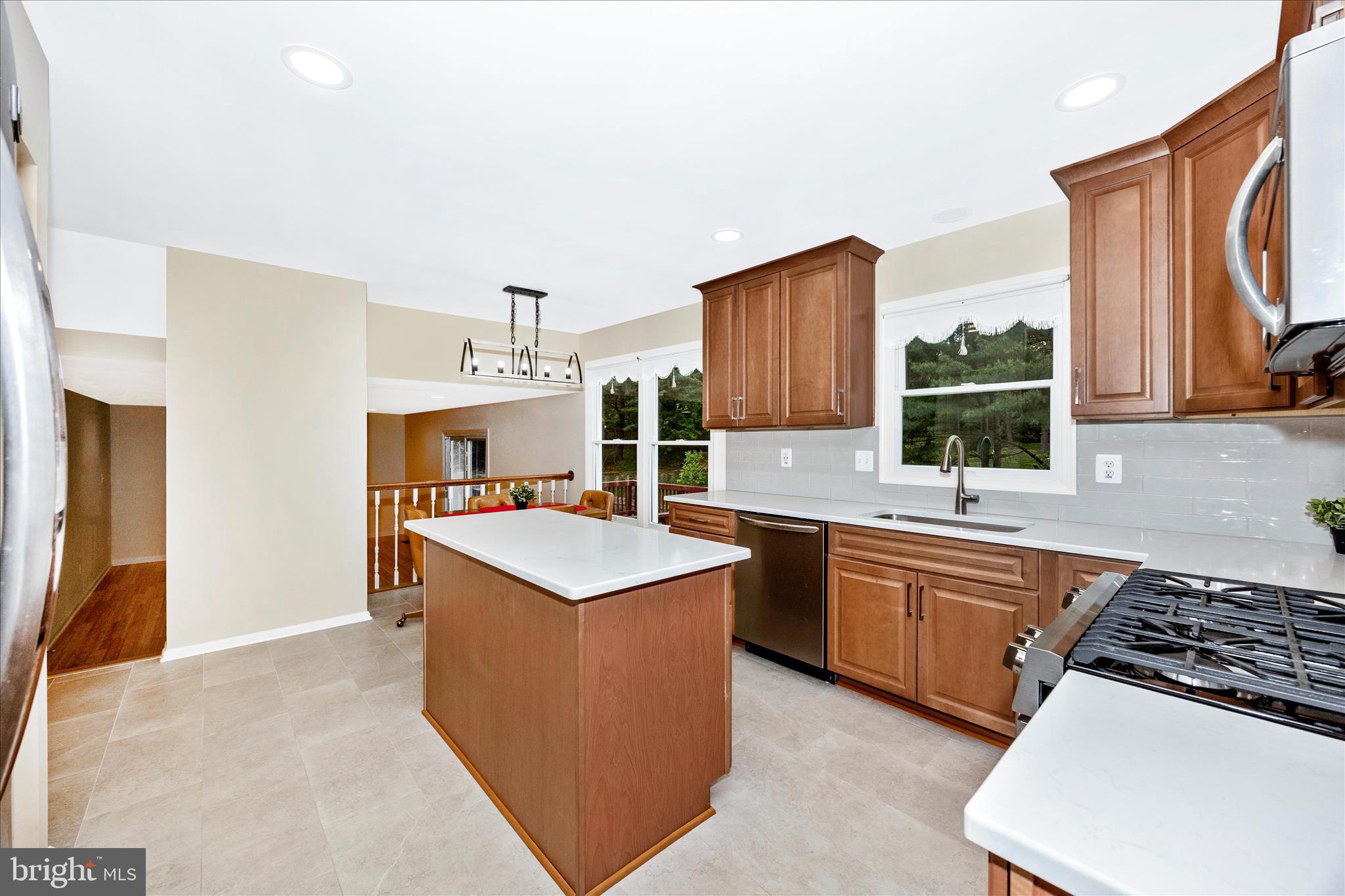 2433 HENSLOWE DRIVE