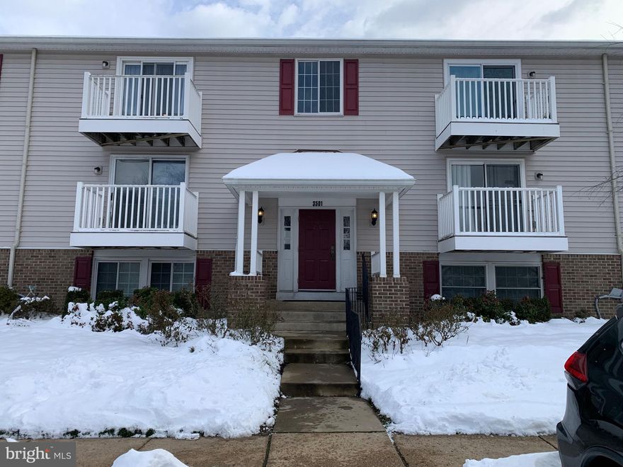 Pride in Ownership shows in this well maintained first level condo in Chesterfield Gardens. Close access to Mountain Road and Route 100. Two Bedrooms and Two Baths!