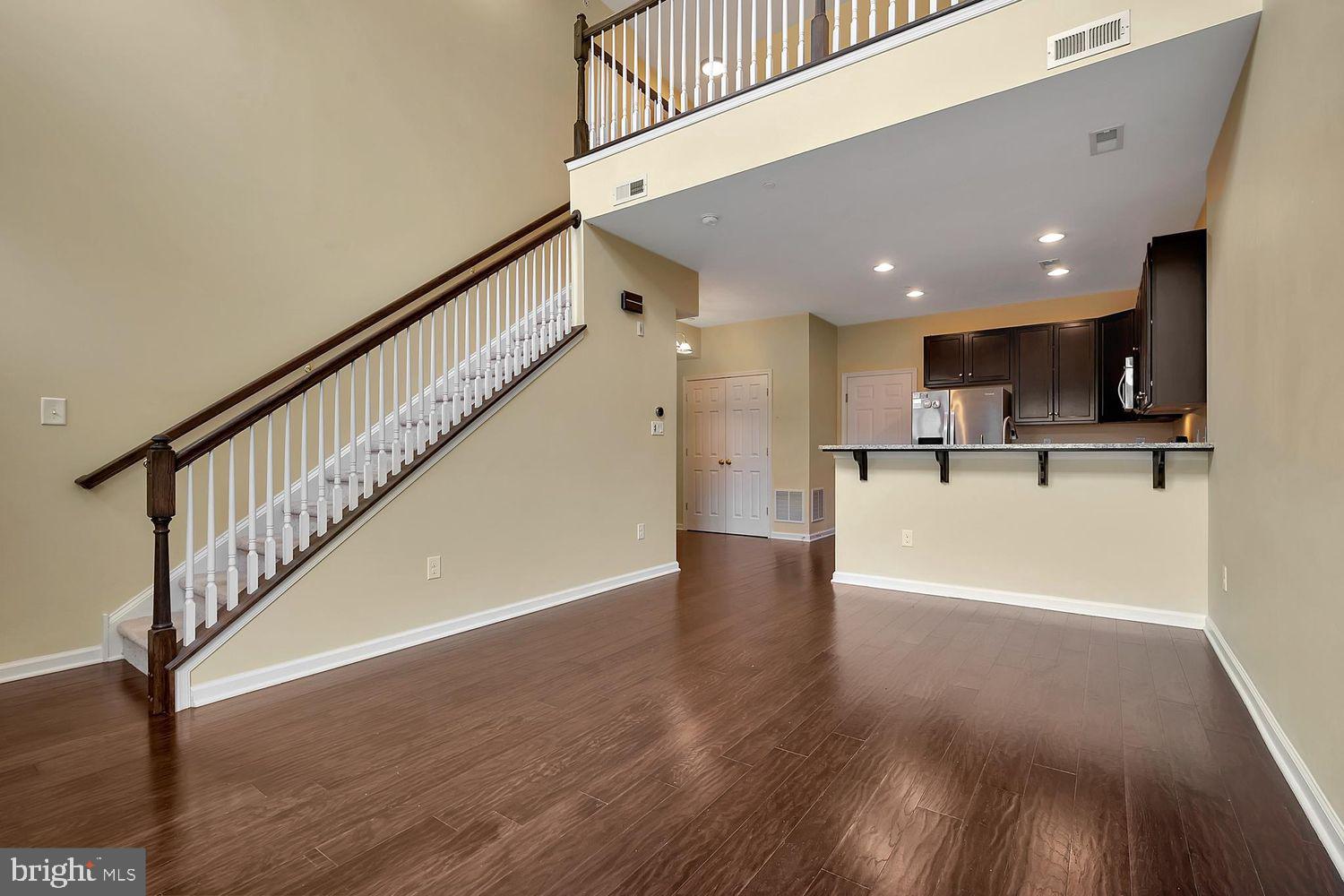 1092 WORTH LANE