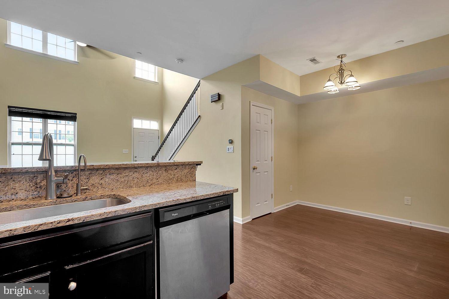 1092 WORTH LANE