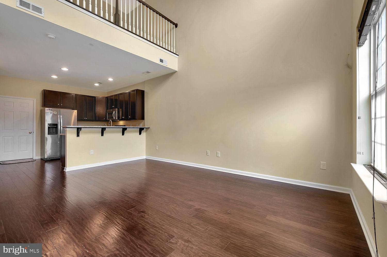 1092 WORTH LANE