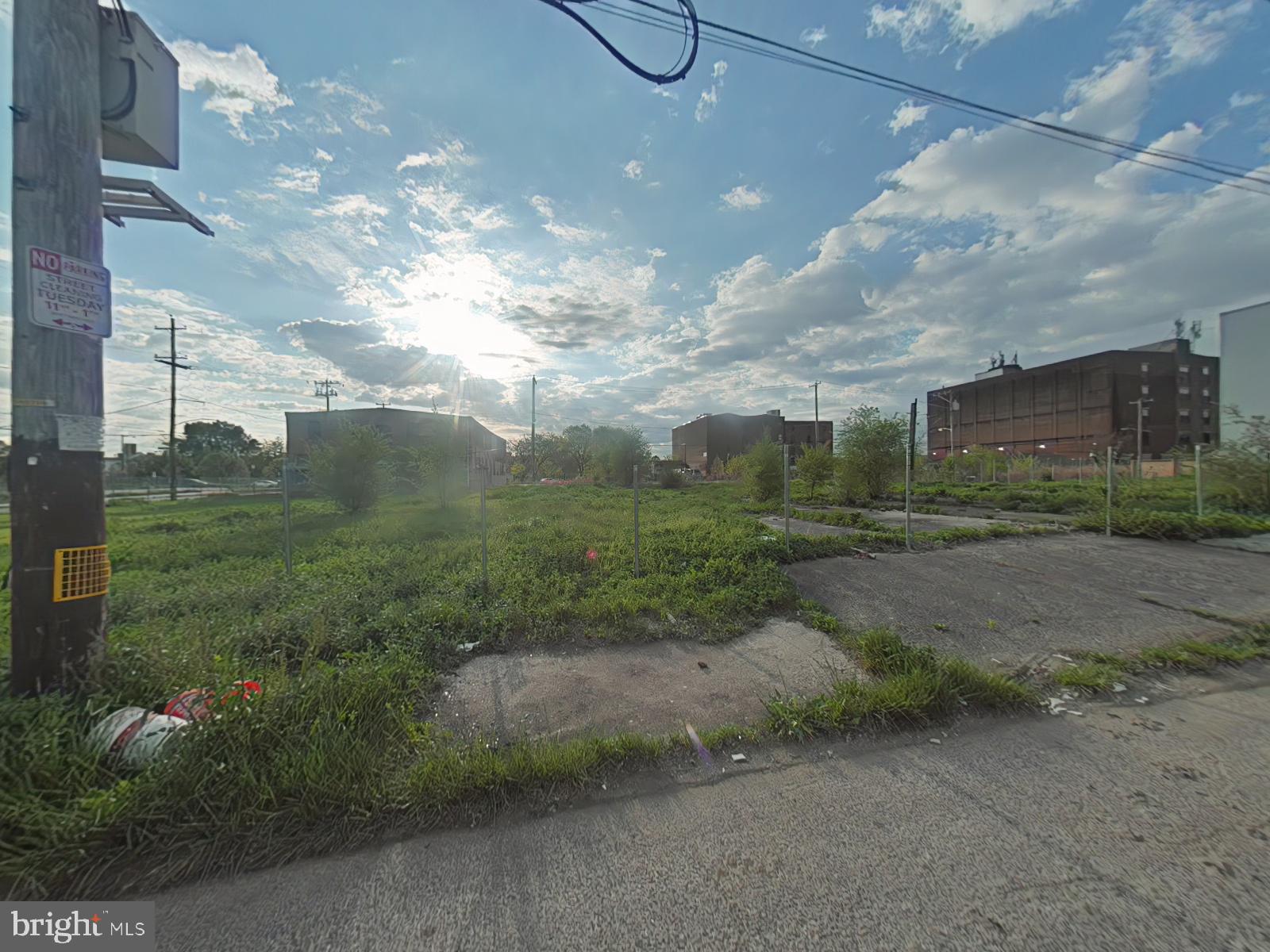 WEST KENSINGTON - Land