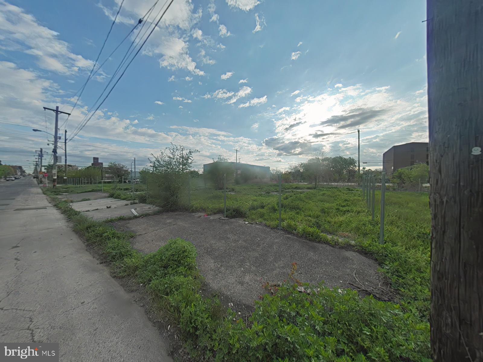 WEST KENSINGTON - Land