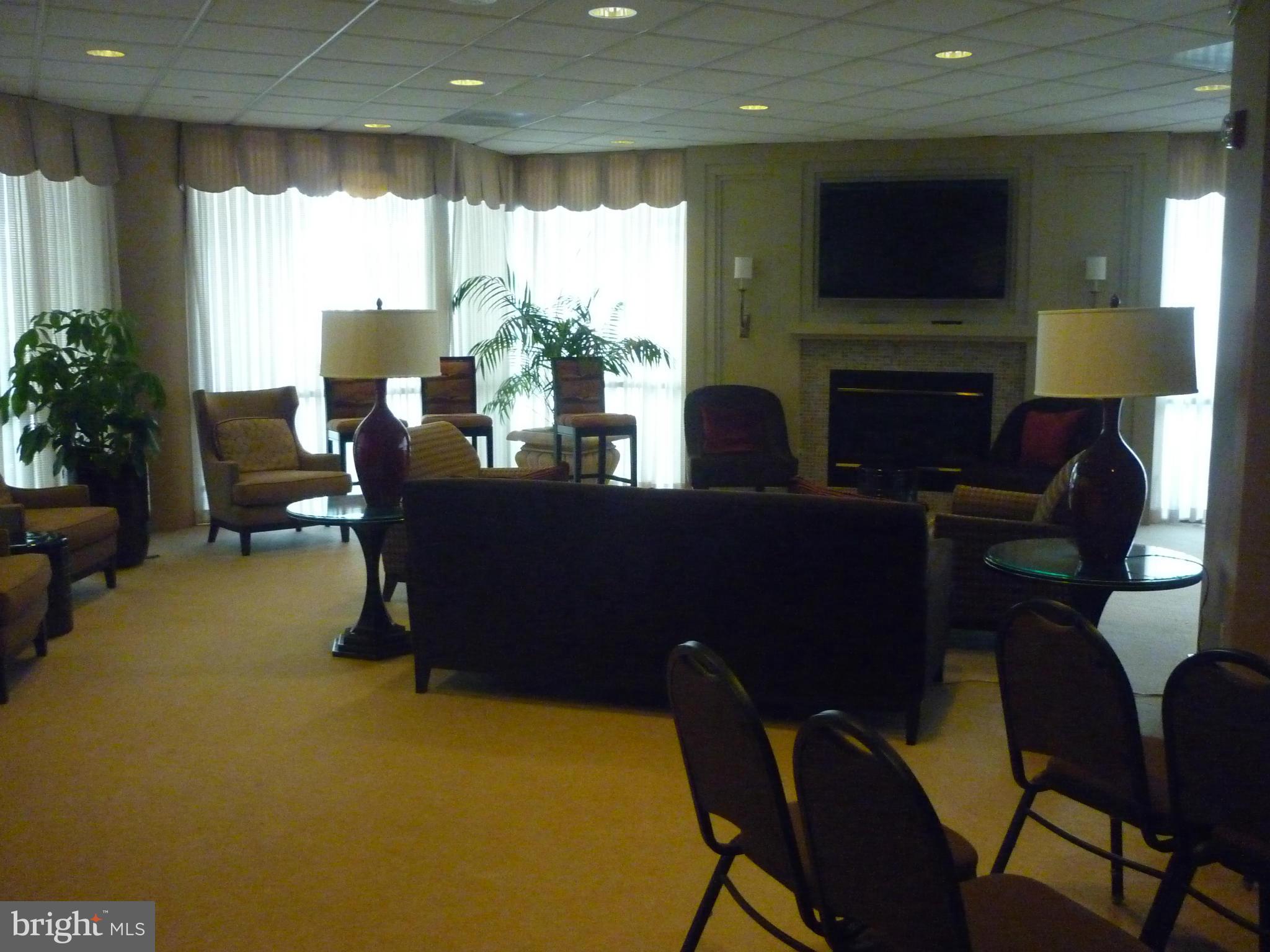 VIRGINIA SQUARE - Residential Lease