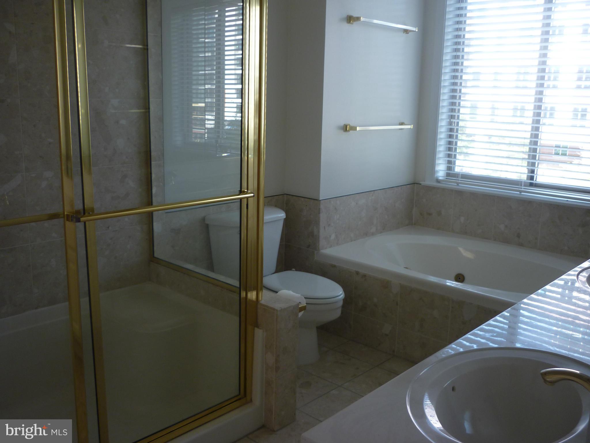 VIRGINIA SQUARE - Residential Lease