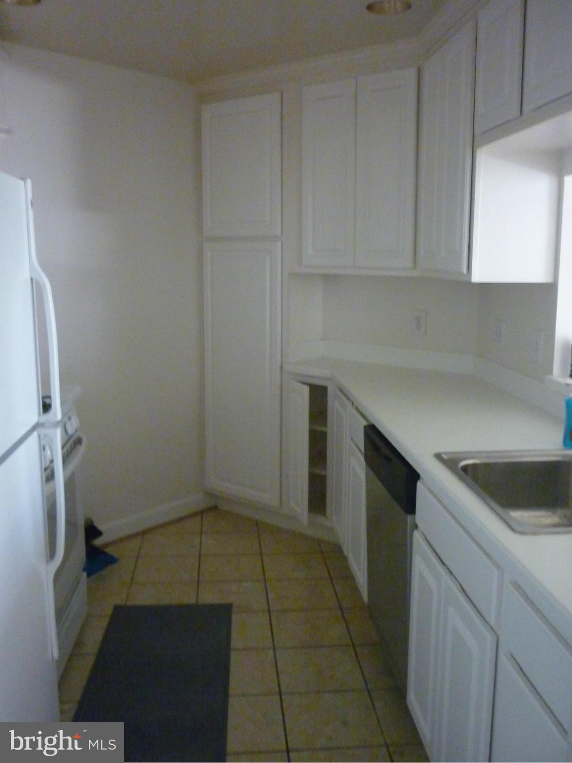 VIRGINIA SQUARE - Residential Lease