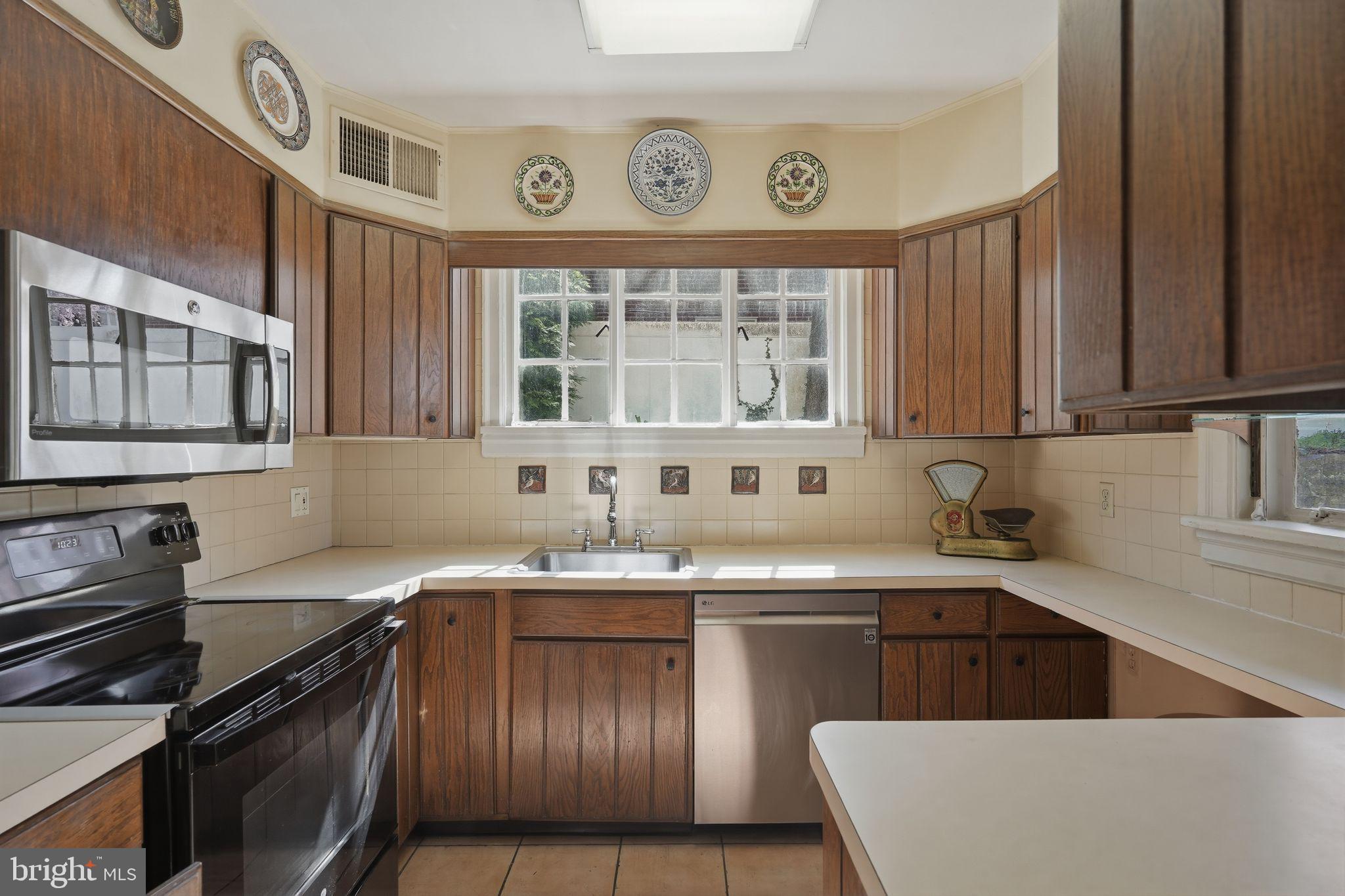 ELKINS PARK - Residential