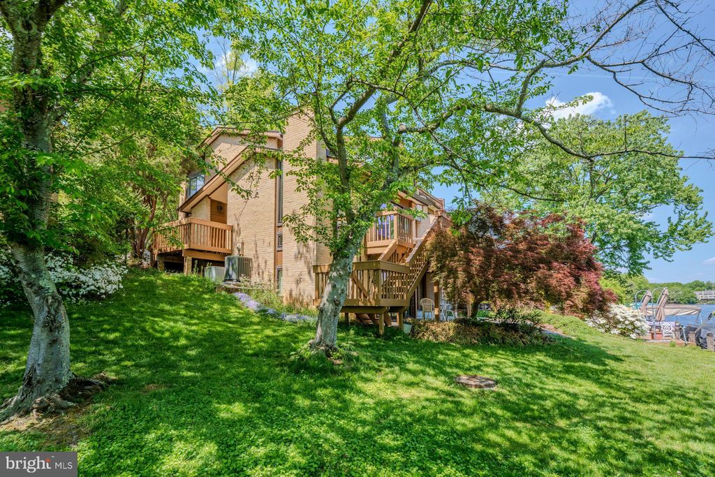 Photo of 2013 Lakewinds Drive, RESTON, VA 20191 (MLS # VAFX2306068)