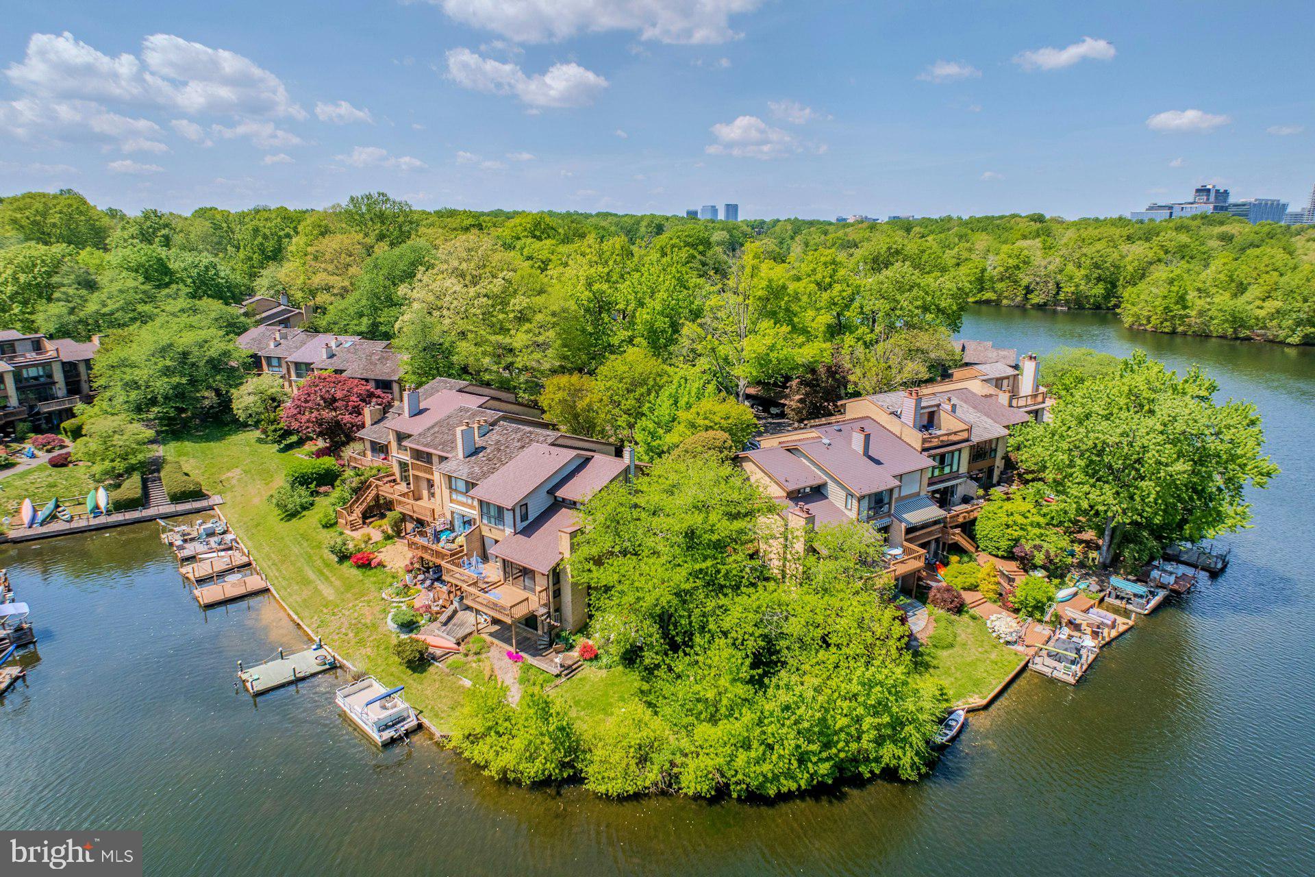 LAKEWINDS II - Residential