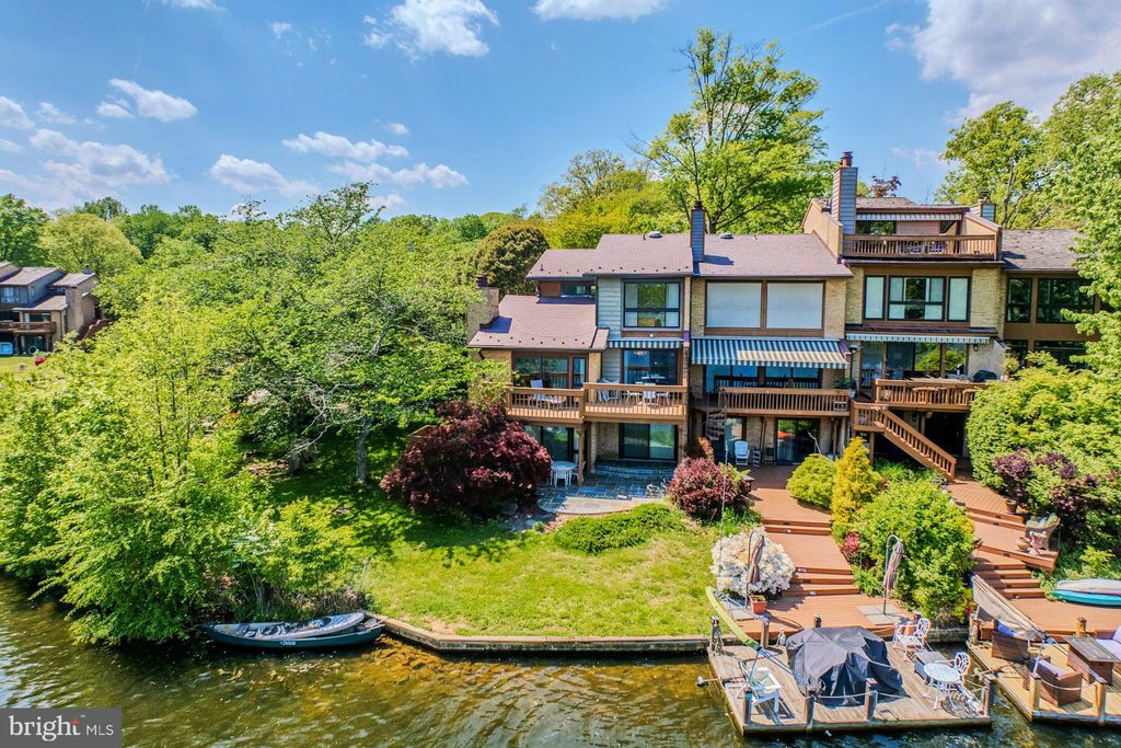 Photo of 2013 Lakewinds Drive, RESTON, VA 20191 (MLS # VAFX2306068)