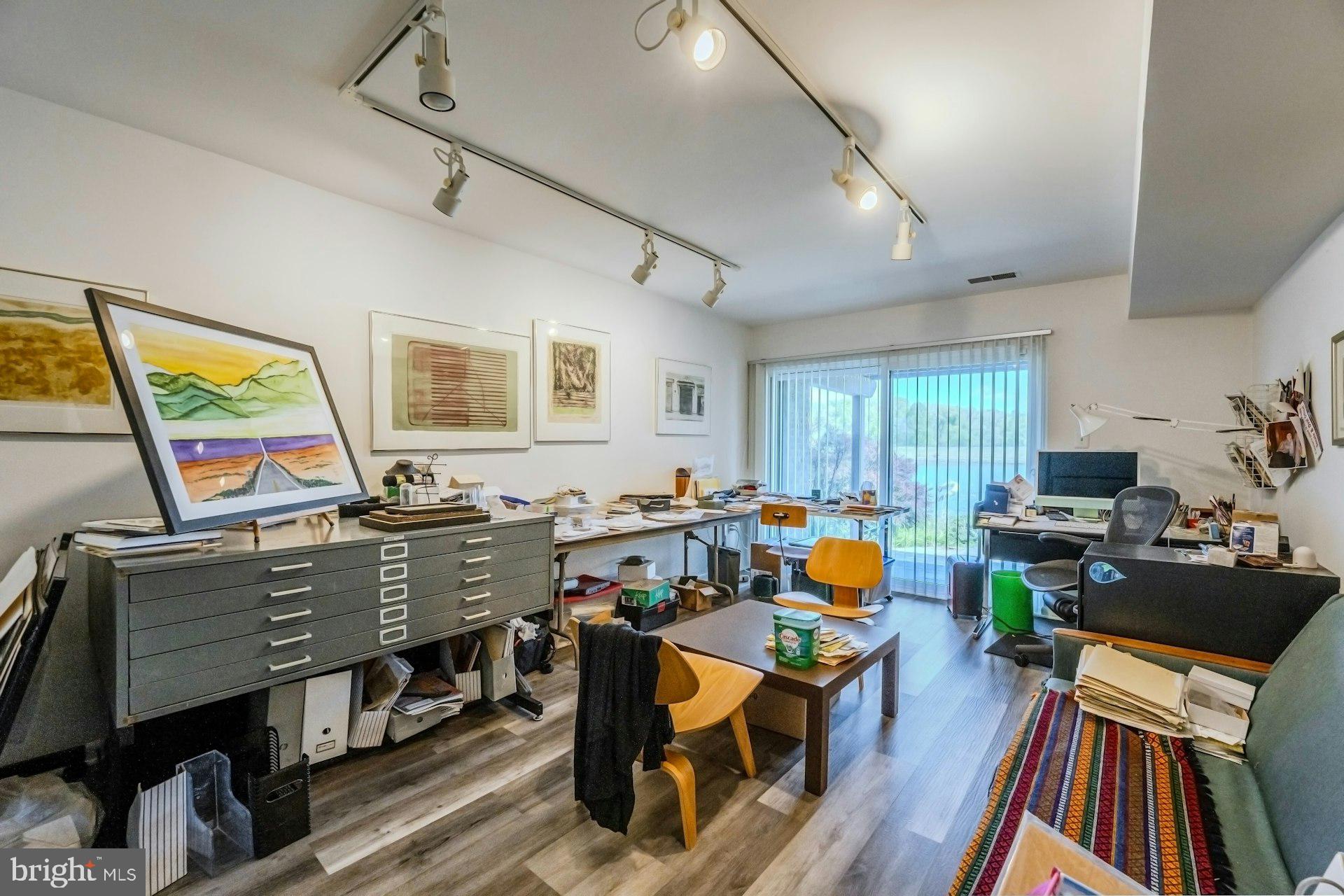 LAKEWINDS II - Residential