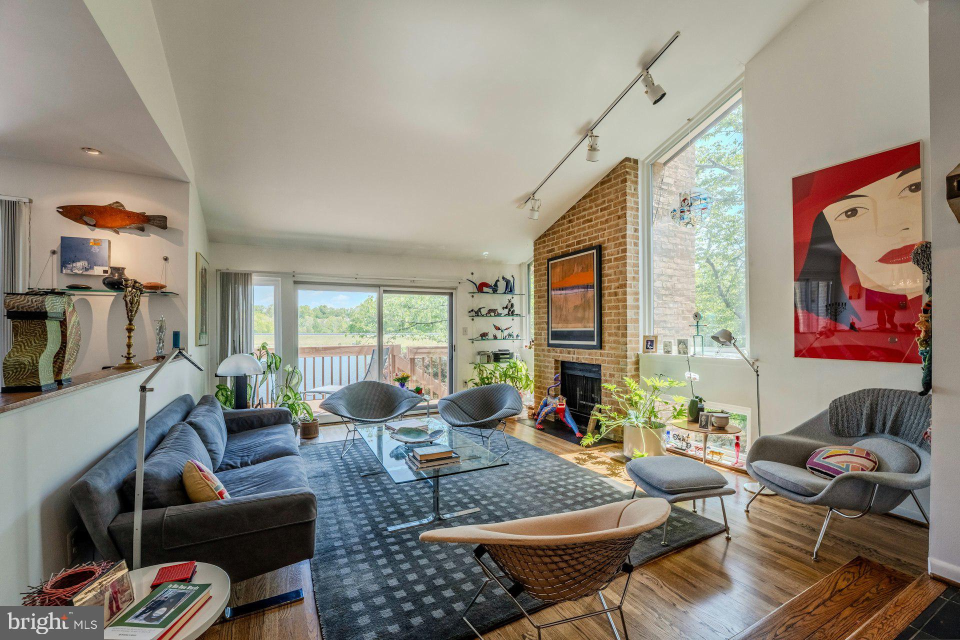 LAKEWINDS II - Residential