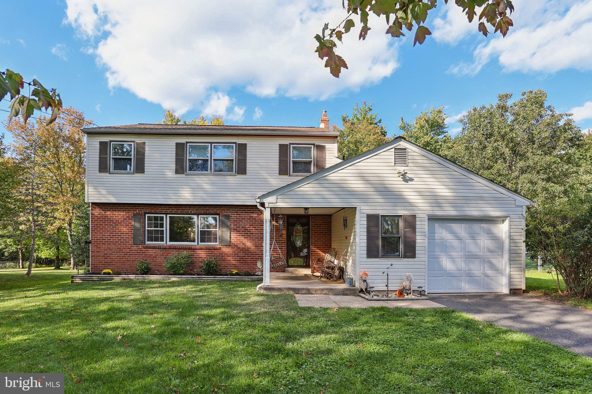 729 MOCKINGBIRD LANE