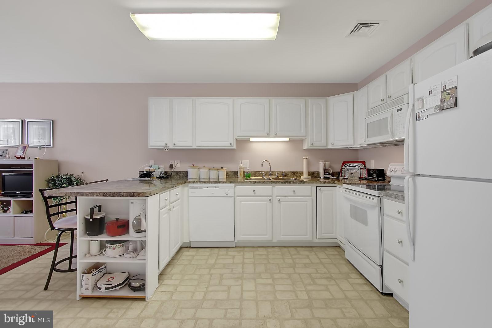 WHITE OAK MANOR - Residential
