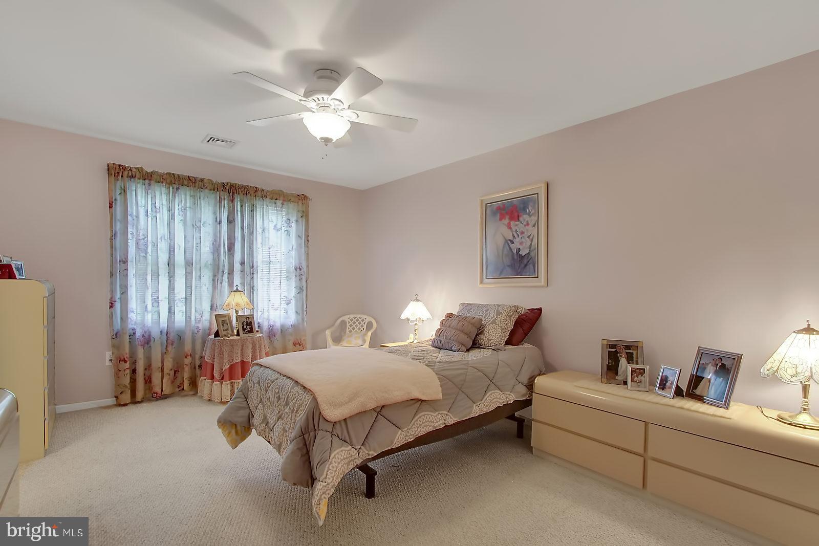 WHITE OAK MANOR - Residential