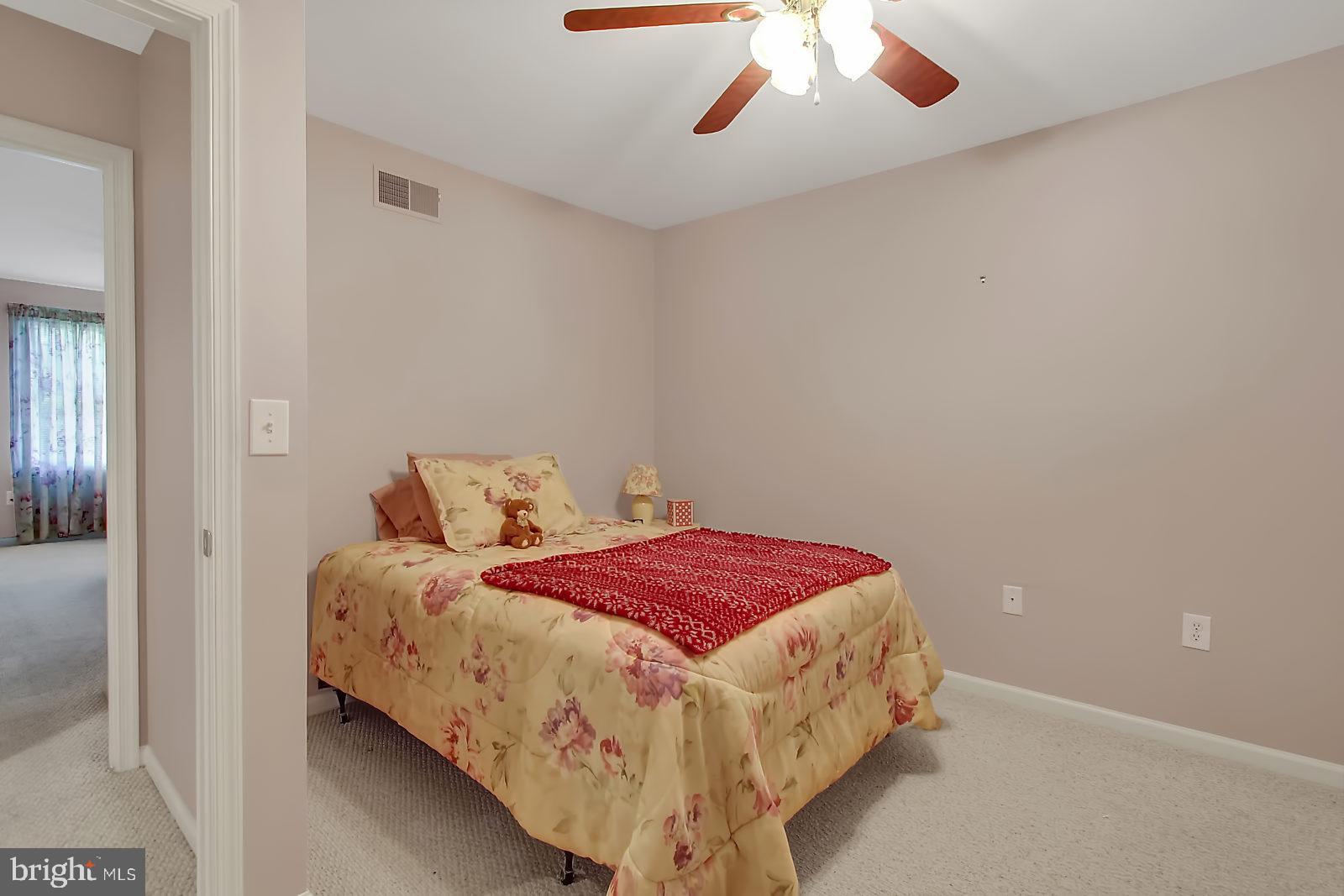 WHITE OAK MANOR - Residential