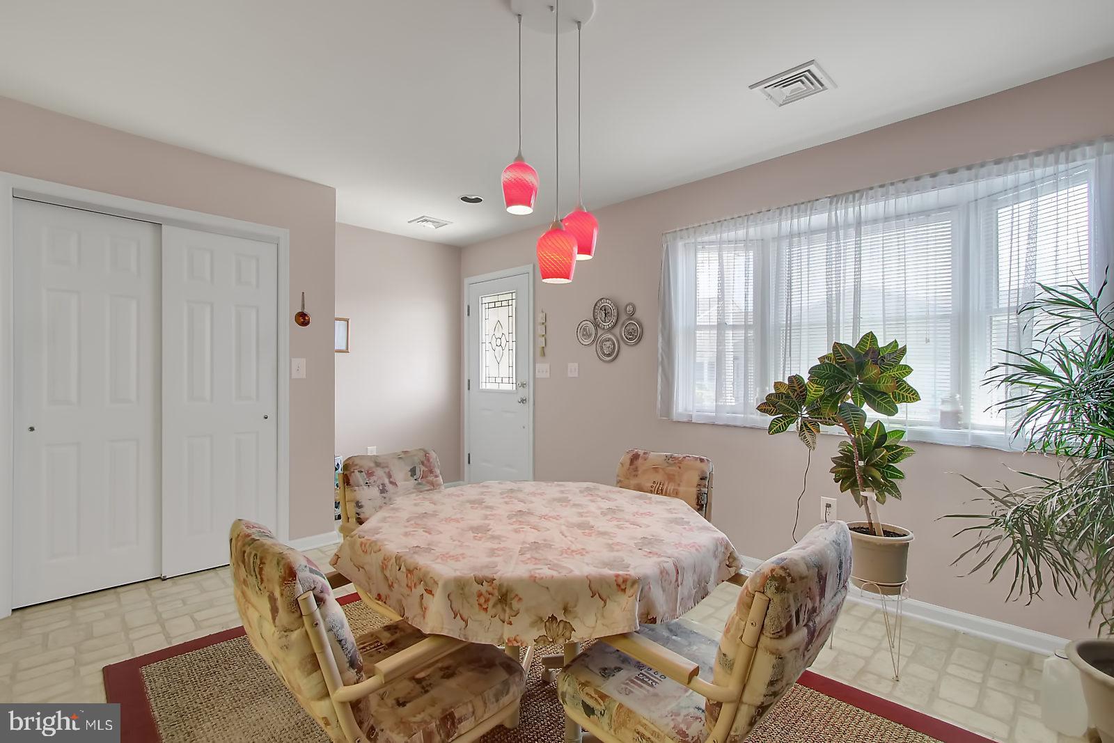 WHITE OAK MANOR - Residential